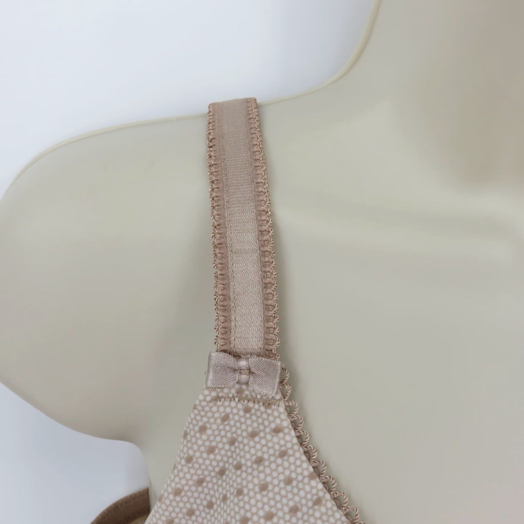 Vintage OLGA Bra 36D Luxury Lift Full Coverage Underwire Beige Polka Dot T-Shirt Bra Women Size ONE SIZE - 2 Thumbnail