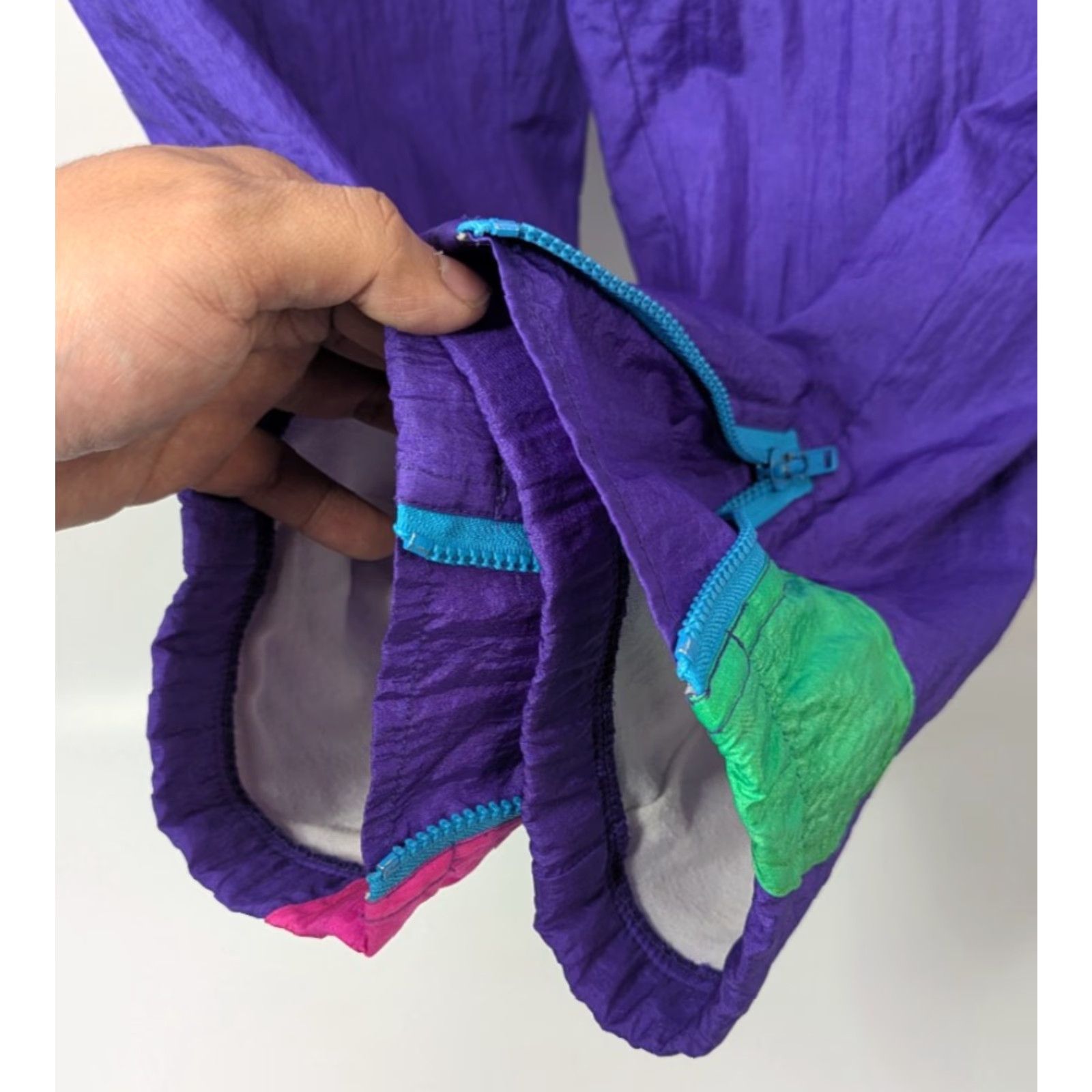 Vintage VINTAGE East West Purple Nylon Track Pants 18/20 Women Nylon Windbreaker Set Pocket Elastic Waist Wrinkle Resistant Retro 90s Athleisure Size 40" / US 18 - 7 Thumbnail