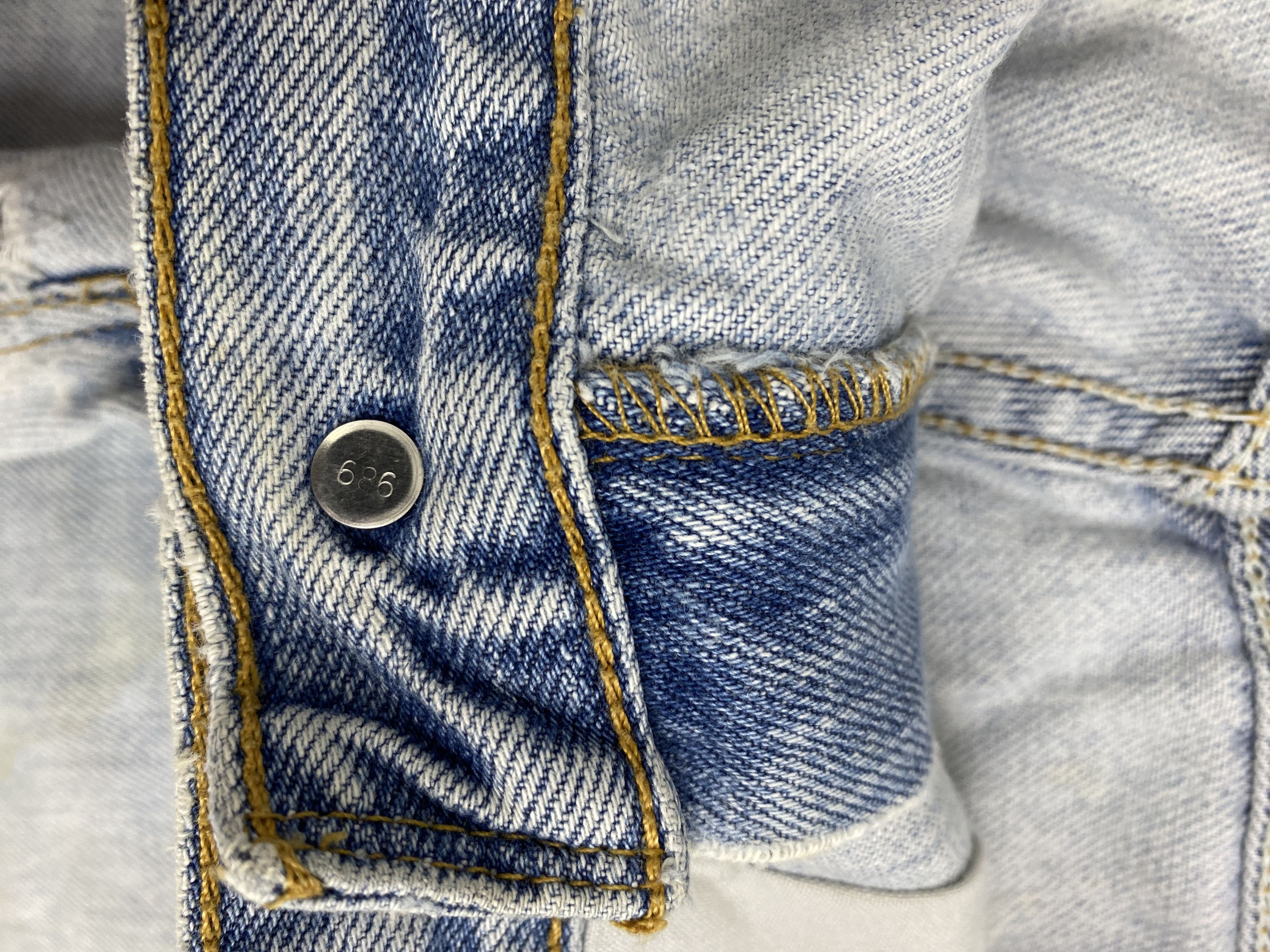 Levi's × Vintage Distressed Vintage Levis 550 Light Blue Washed Jeans Size US 31 - 16 Thumbnail