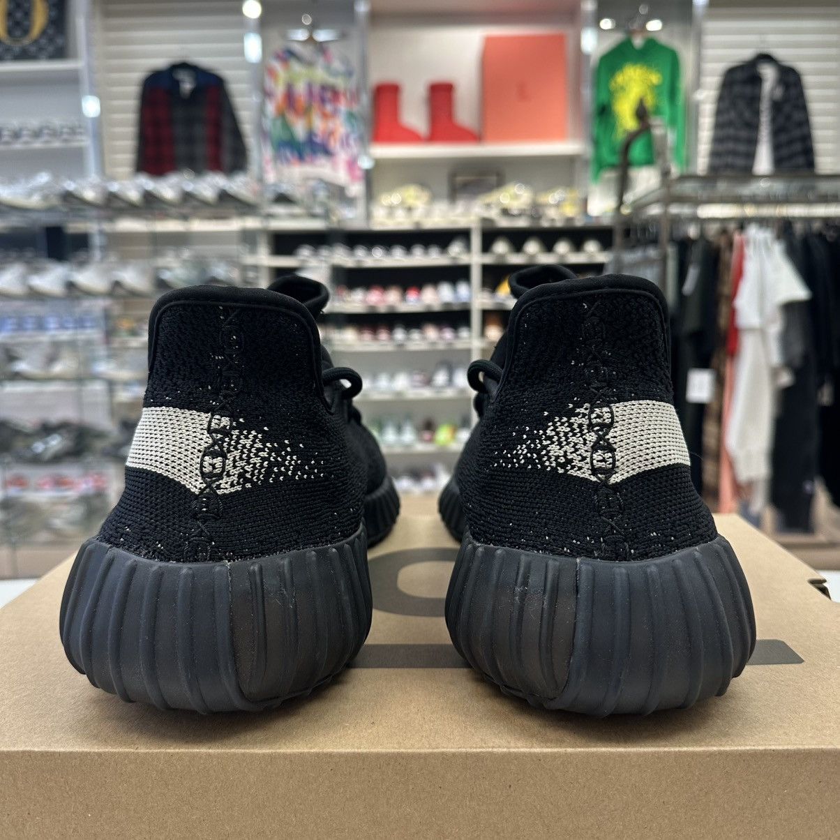 Adidas Size 12.5 - adidas Yeezy Boost 350 V2 Low Oreo 2022 Size US 12.5 / EU 45-46 - 4 Thumbnail