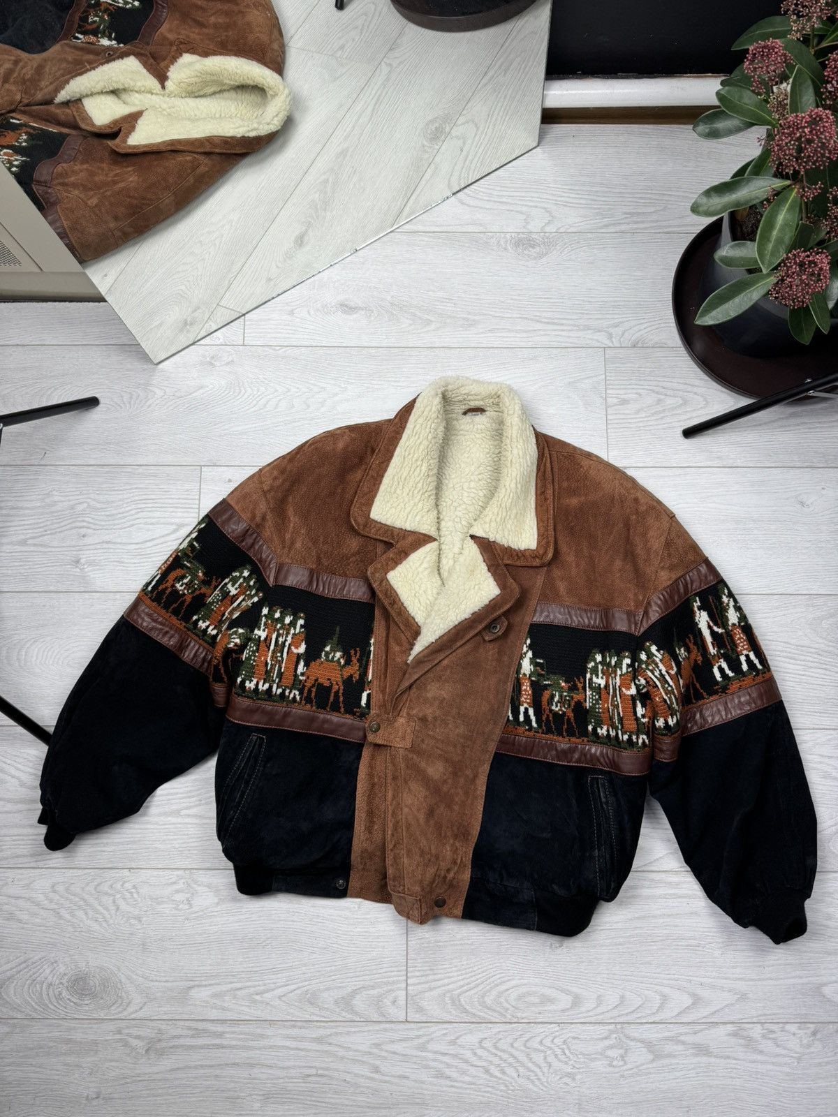 Vintage Vintage Suede Navajo Aztec Shearling Leather Jacket Bomber Size US L / EU 52-54 / 3 - 1 Thumbnail