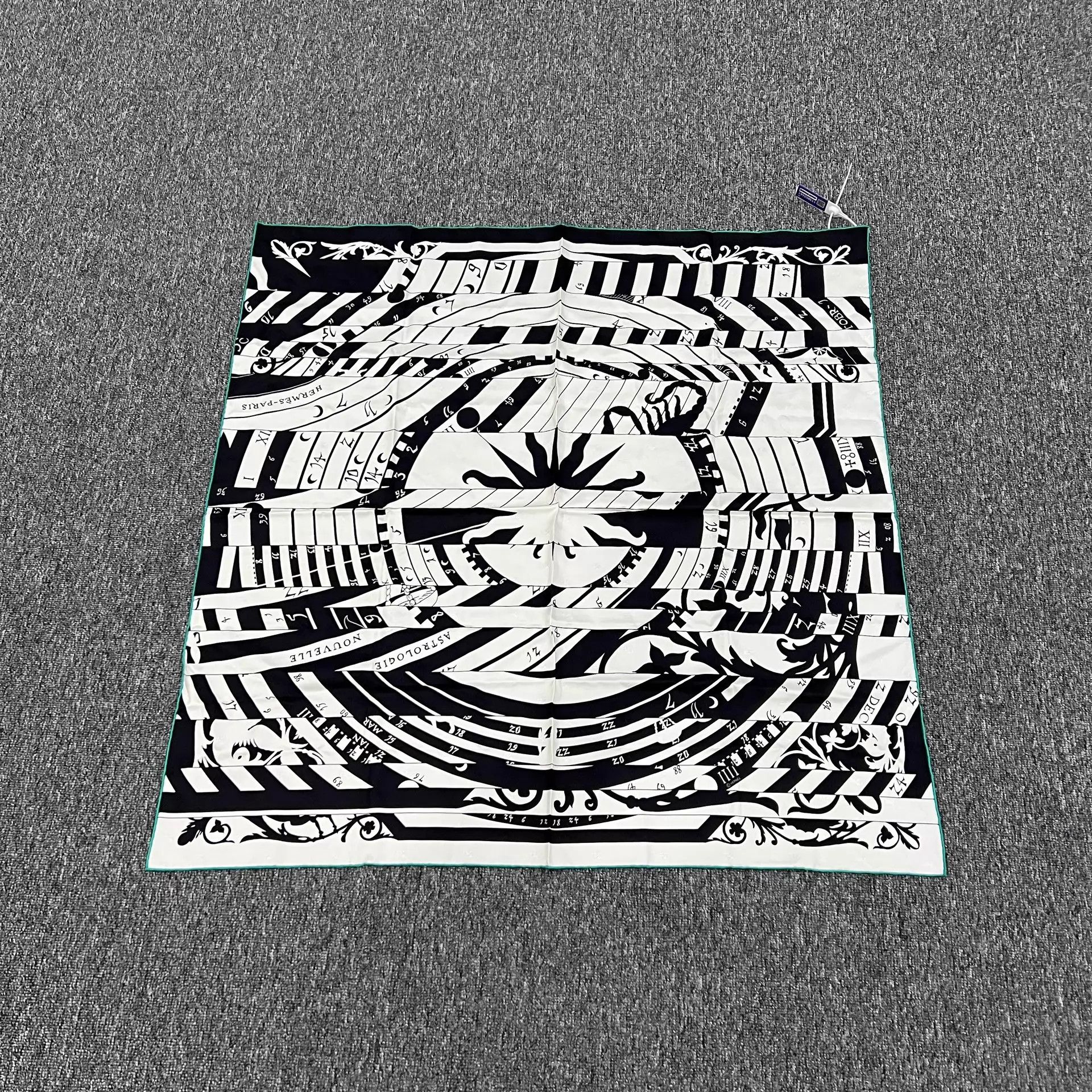Hermes Hermes Black & White Star Pattern Silk Scarf Mint 90x90 Size ONE SIZE - 1 Thumbnail