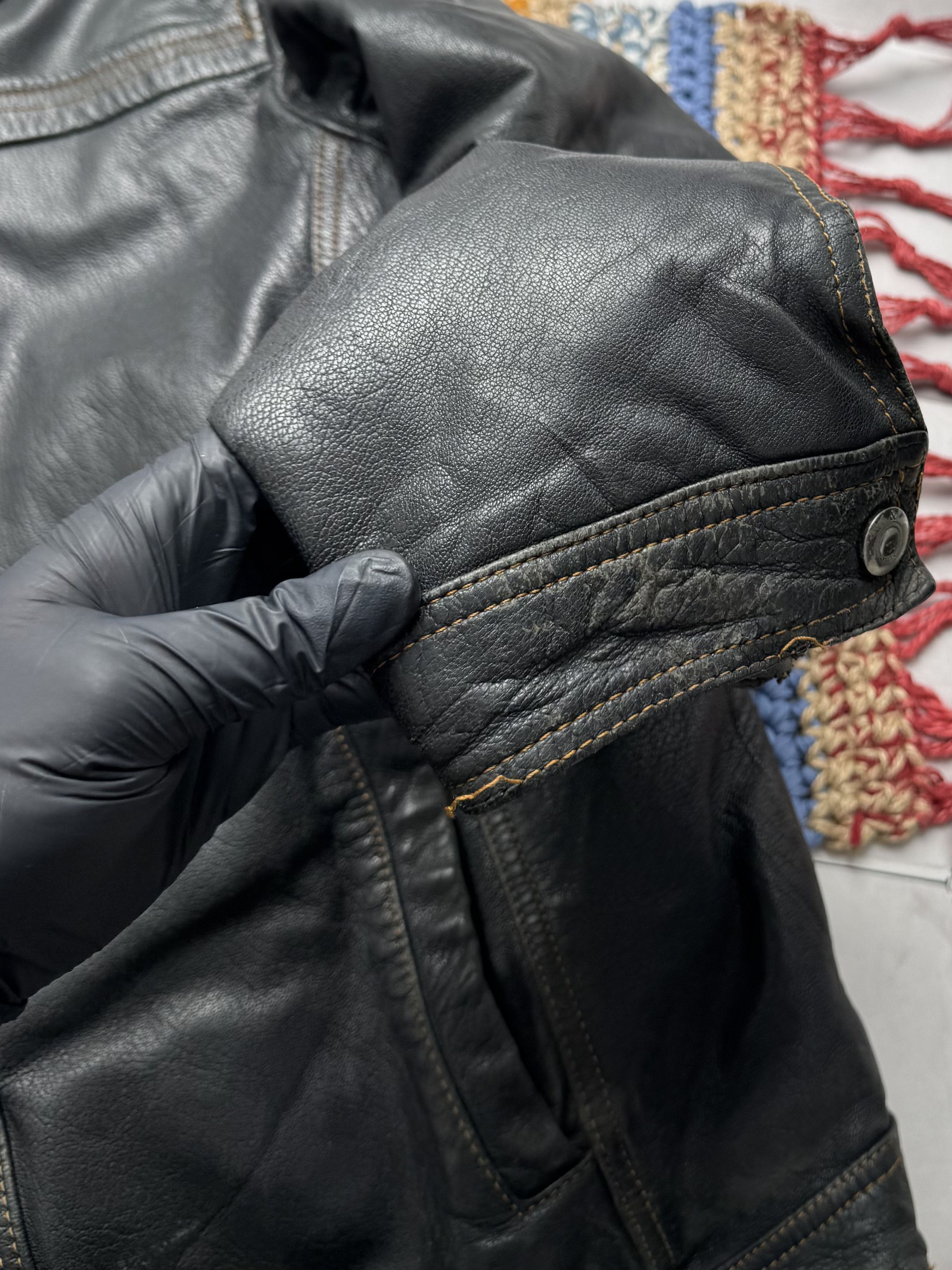 Vintage Vintage Leather Bomber Thrashed Jacket Size US XL / EU 56 / 4 - 4 Thumbnail