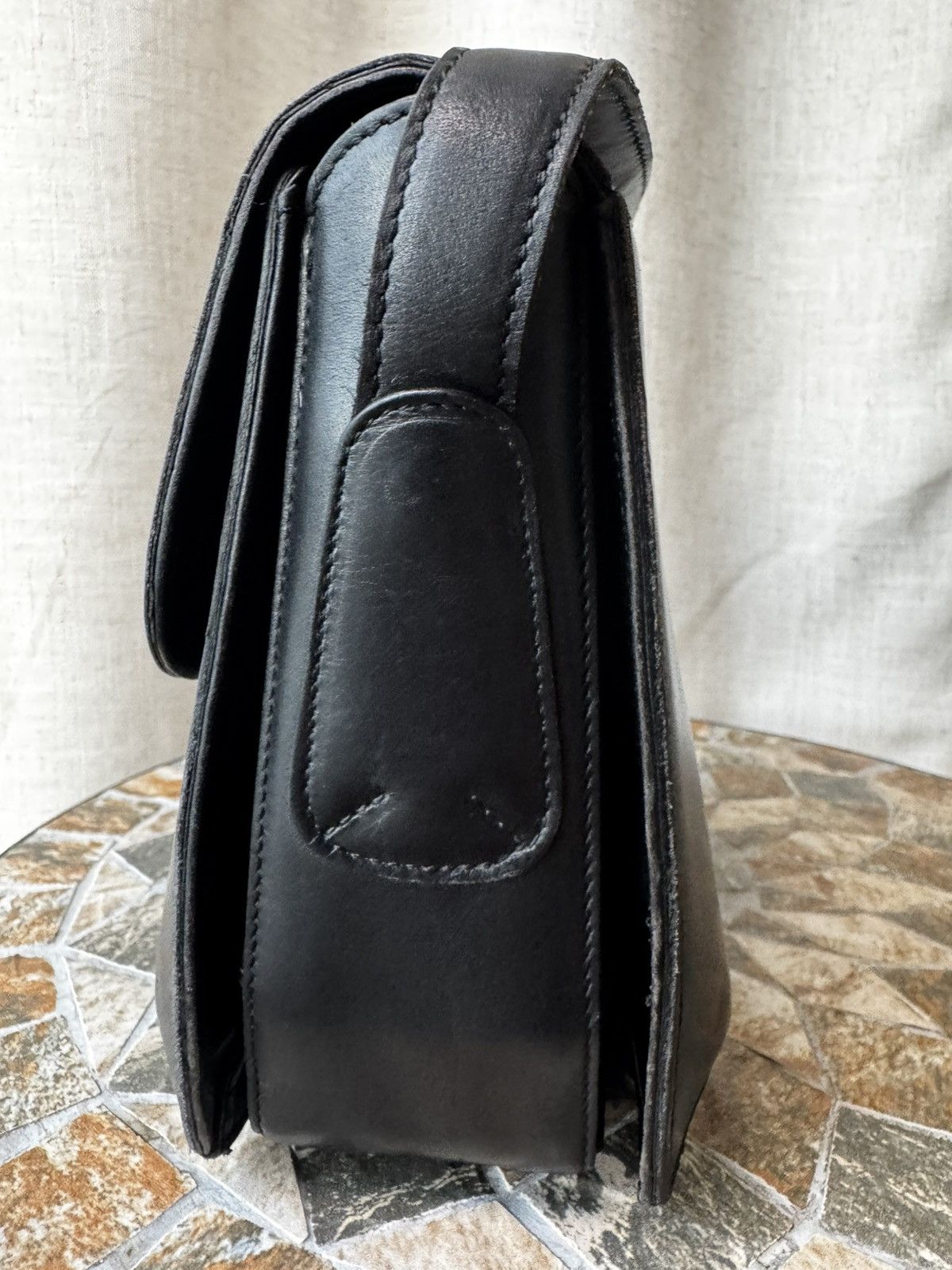 Giorgio Armani Vintage Giorgio Armani Black Leather Shoulder Bag UNISEX Size ONE SIZE - 5 Thumbnail