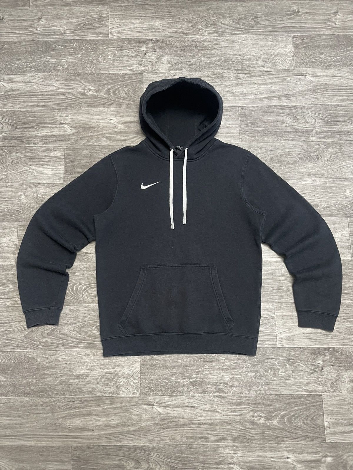Nike Vintage Nike Black Hoodie Swoosh Logo Y2K Size US S / EU 44-46 / 1 - 1 Thumbnail