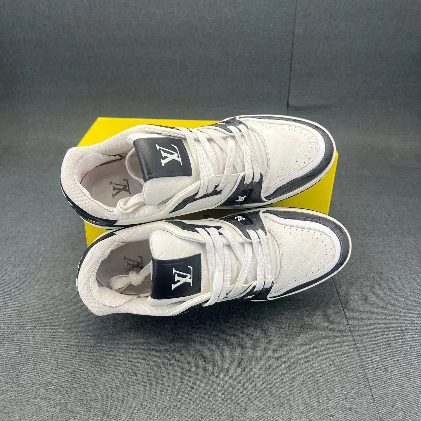 Louis Vuitton LV Trainer Black/White 42US8 Shoetag Worn Lining Repaired Size US 9 / EU 42 - 7 Thumbnail