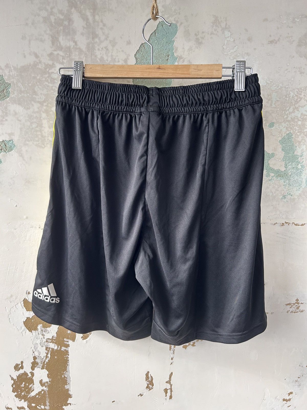Adidas × Chelsea Soccer ADIDAS VINTAGE CHELSEA SHORTS Size US 32 / EU 48 - 4 Thumbnail
