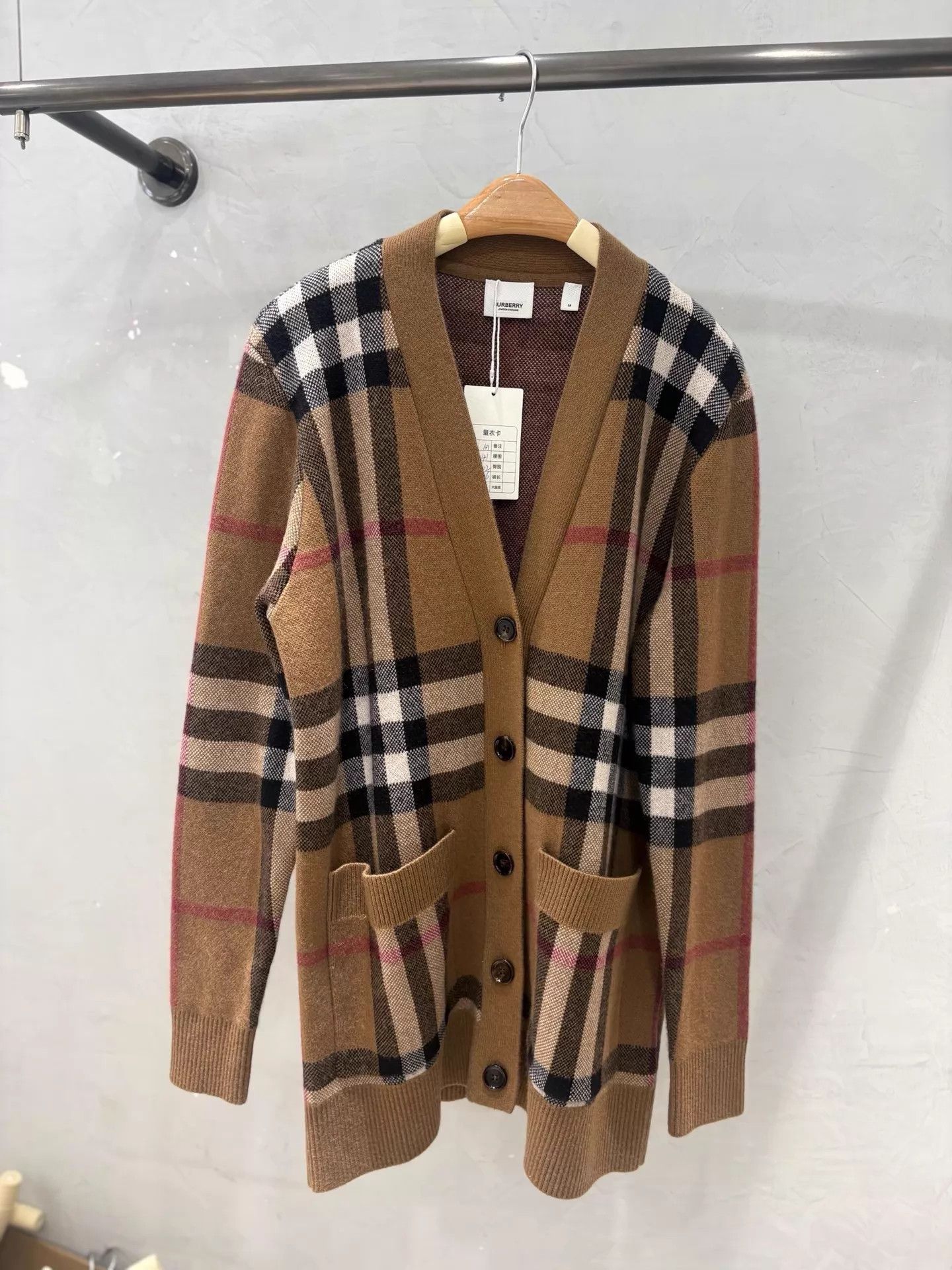 Burberry Burberry camel large check cashmere-wool NOS cardigan M Size M / US 6-8 / IT 42-44 - 1 Thumbnail