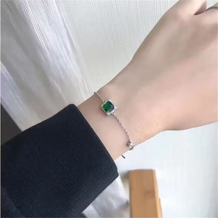 Vintage Green Crystal Chain Bracelet Size ONE SIZE - 1 Thumbnail
