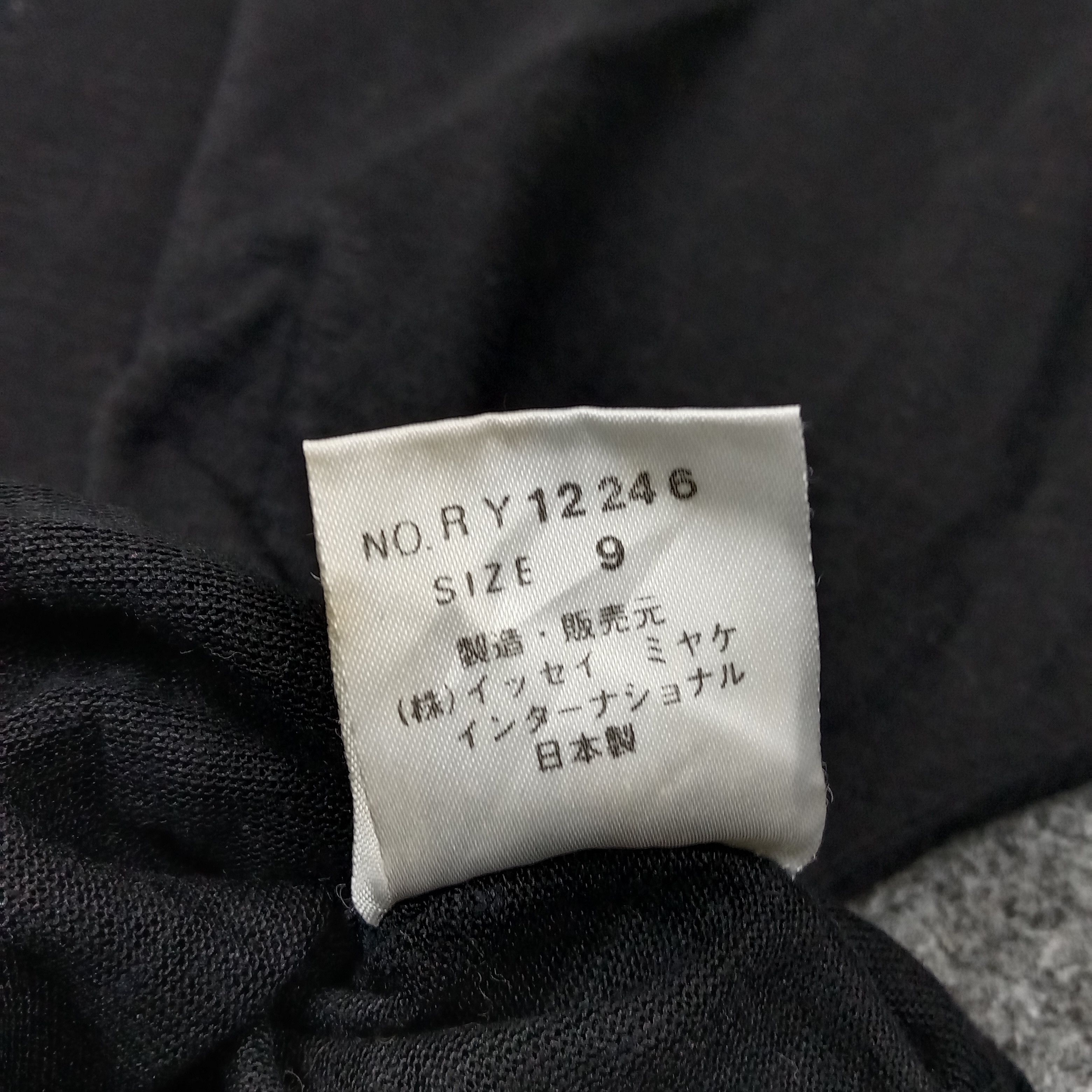 Issey Miyake I.S. by Issey Miyake Japanese Designer Tshirt C223N31 Size US XL / EU 56 / 4 - 5 Thumbnail
