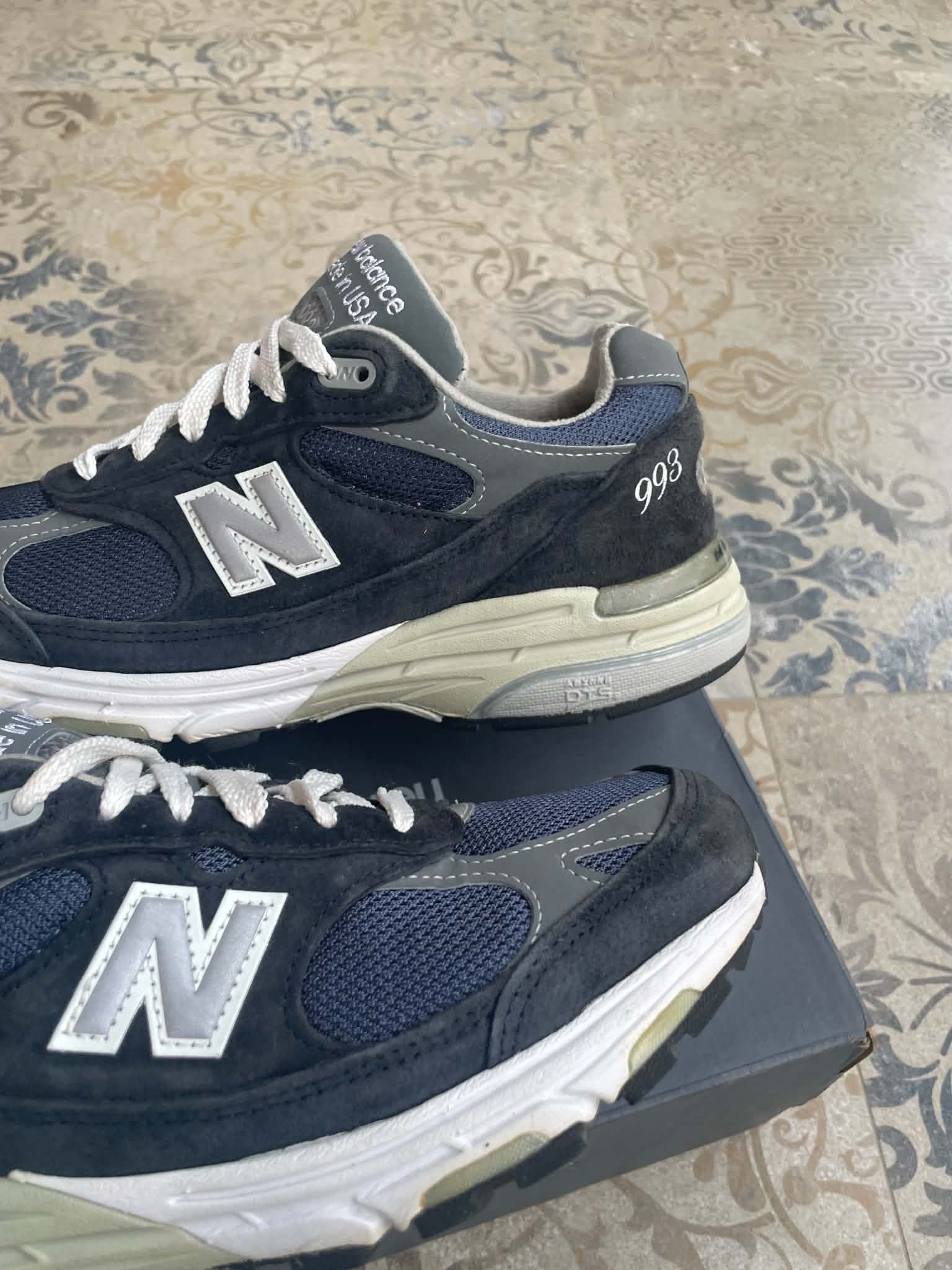 New Balance New Balance 993 MR993NV Made In USA kith Navy Size US 7.5 / EU 40-41 - 2 Thumbnail