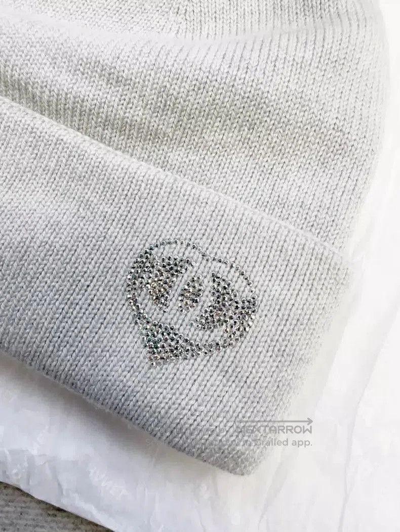 Chanel Chanel Grey Beanie with Diamond Logo. Size ONE SIZE - 3 Thumbnail