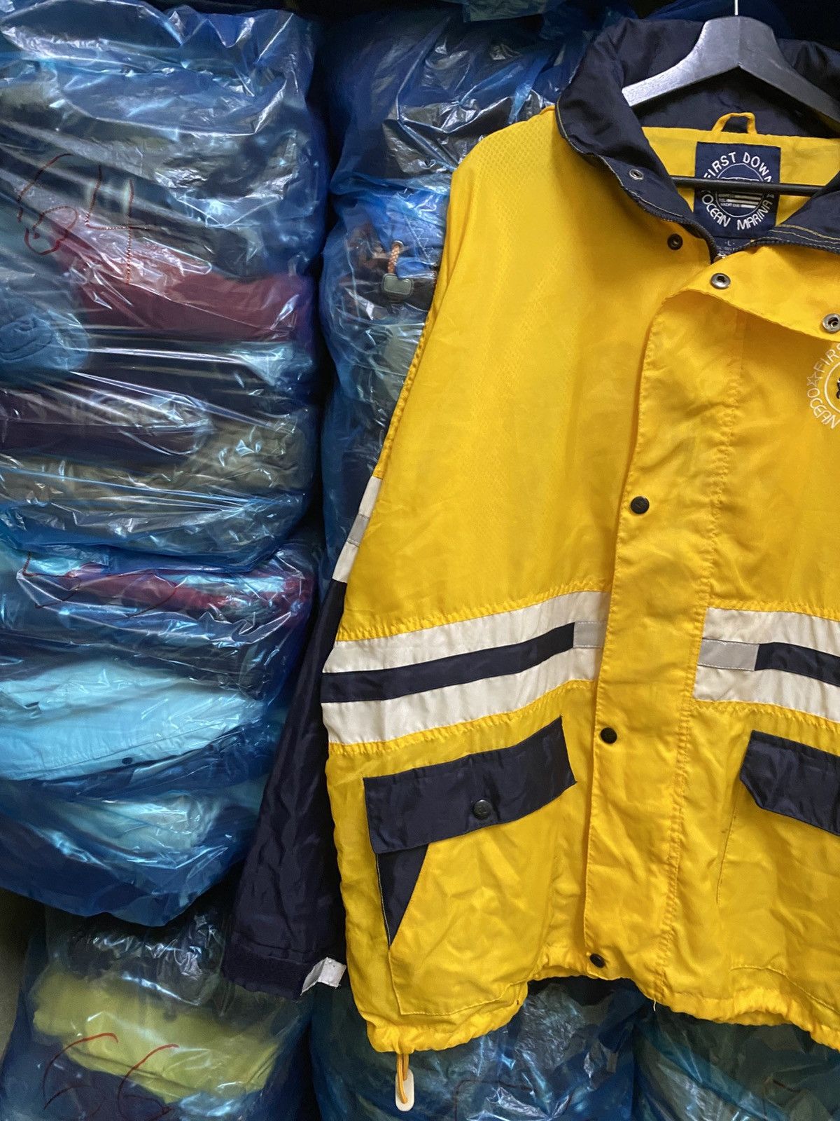 Vintage First Down Ocean Marina Sailing Jacket Yellow Nav Reflective Size US L / EU 52-54 / 3 - 7 Thumbnail
