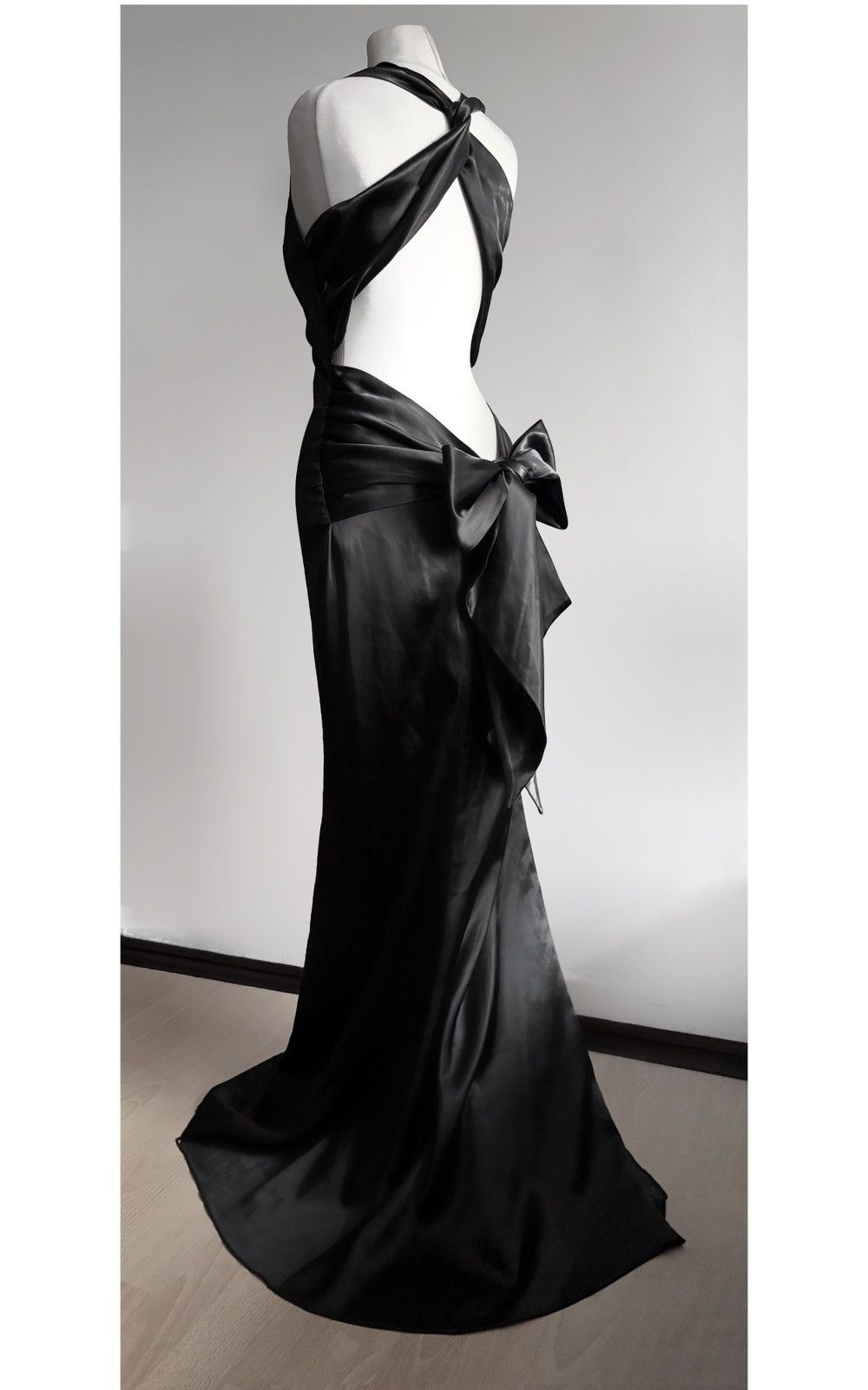Vintage Stunning long satin dress with an open back Size S / US 4 / IT 40 - 6 Thumbnail