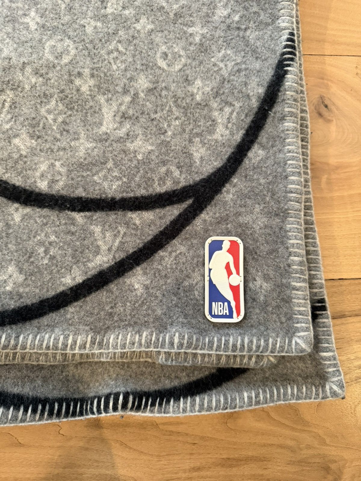 Louis Vuitton × NBA Louis Vuitton x NBA Basket Court Blanket Cashmere Size ONE SIZE - 3 Thumbnail