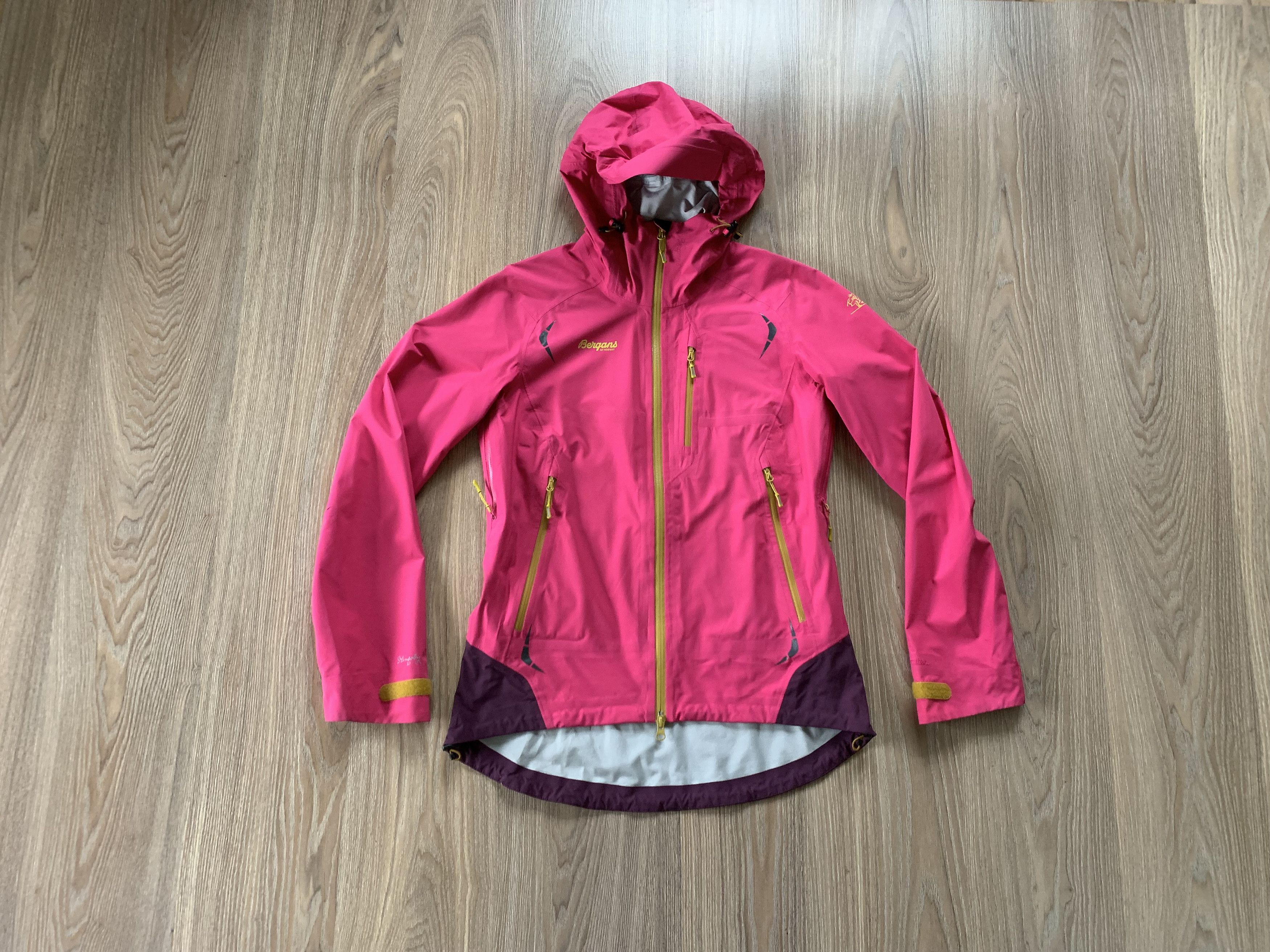 image of Bergans Of Norway Women's Light Membran Waterproof Jacket in Rose (Size Medium)