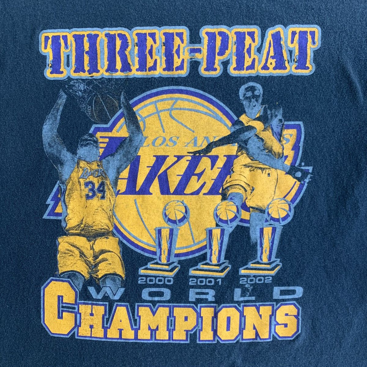 Gildan × NBA × Vintage 2002 VTG LA Lakers NBA Championship 3 peat tee KOBE SHAQ LG Size US L / EU 52-54 / 3 - 2 Thumbnail
