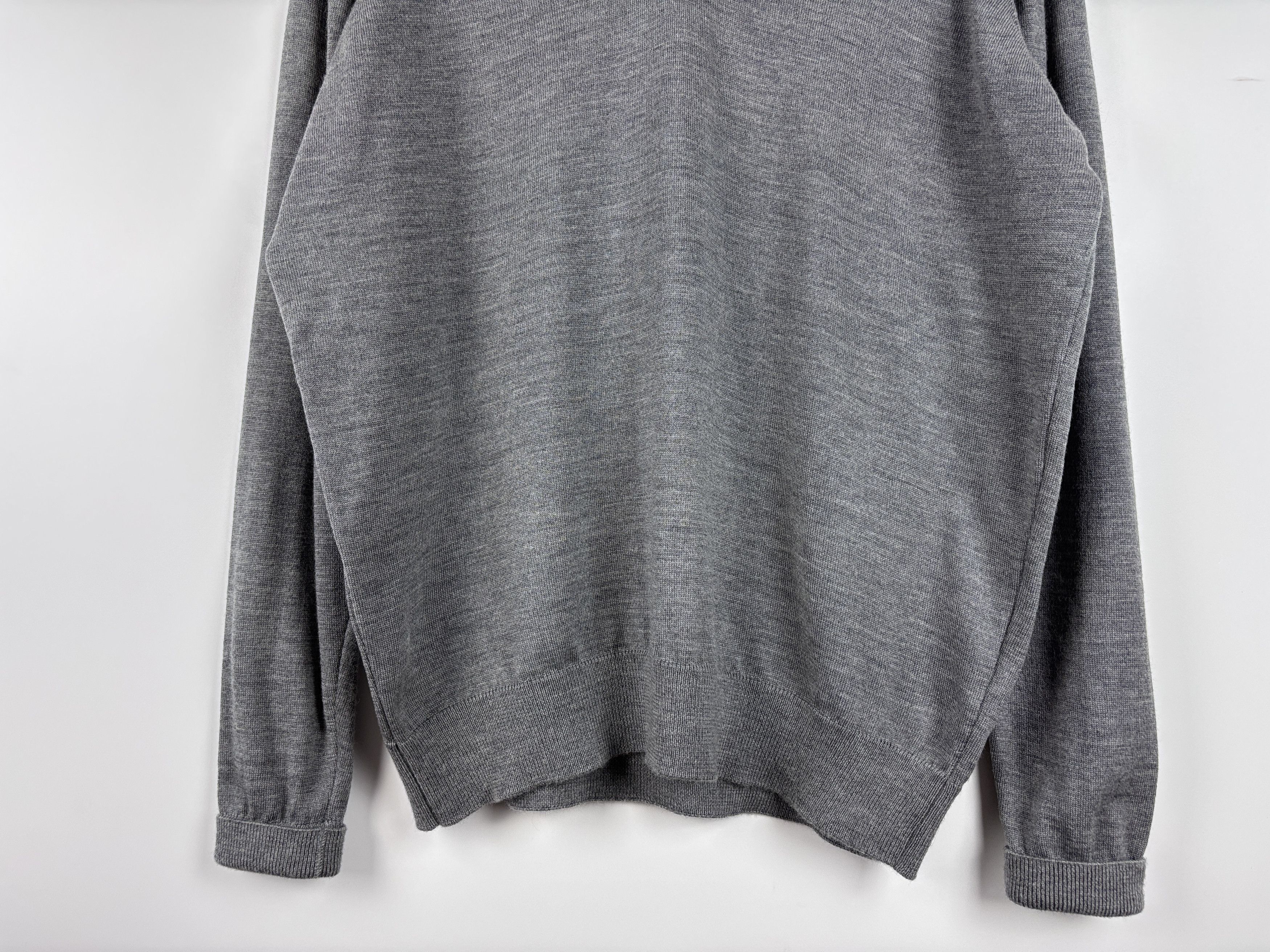 Lacoste Mens Lacoste V-Neck Sweater Wool Pullover Gray Size XL Size US XL / EU 56 / 4 - 3 Thumbnail