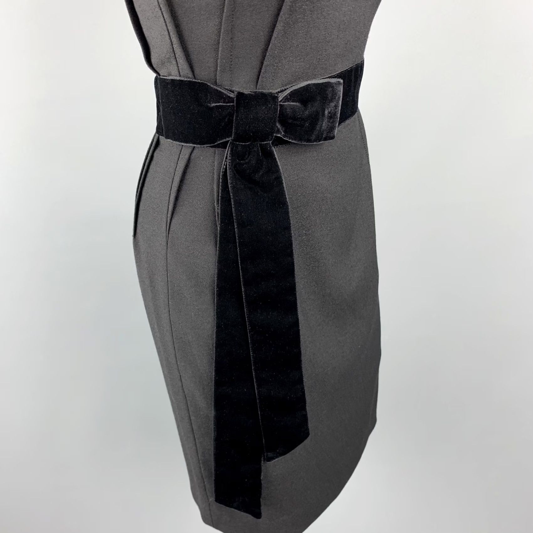 Dolce & Gabbana DOLCE & GABBANA Size 4 Black Virgin Wool Sleeveless Velvet Bow Shift Dress Size S / US 4 / IT 40 - 3 Thumbnail