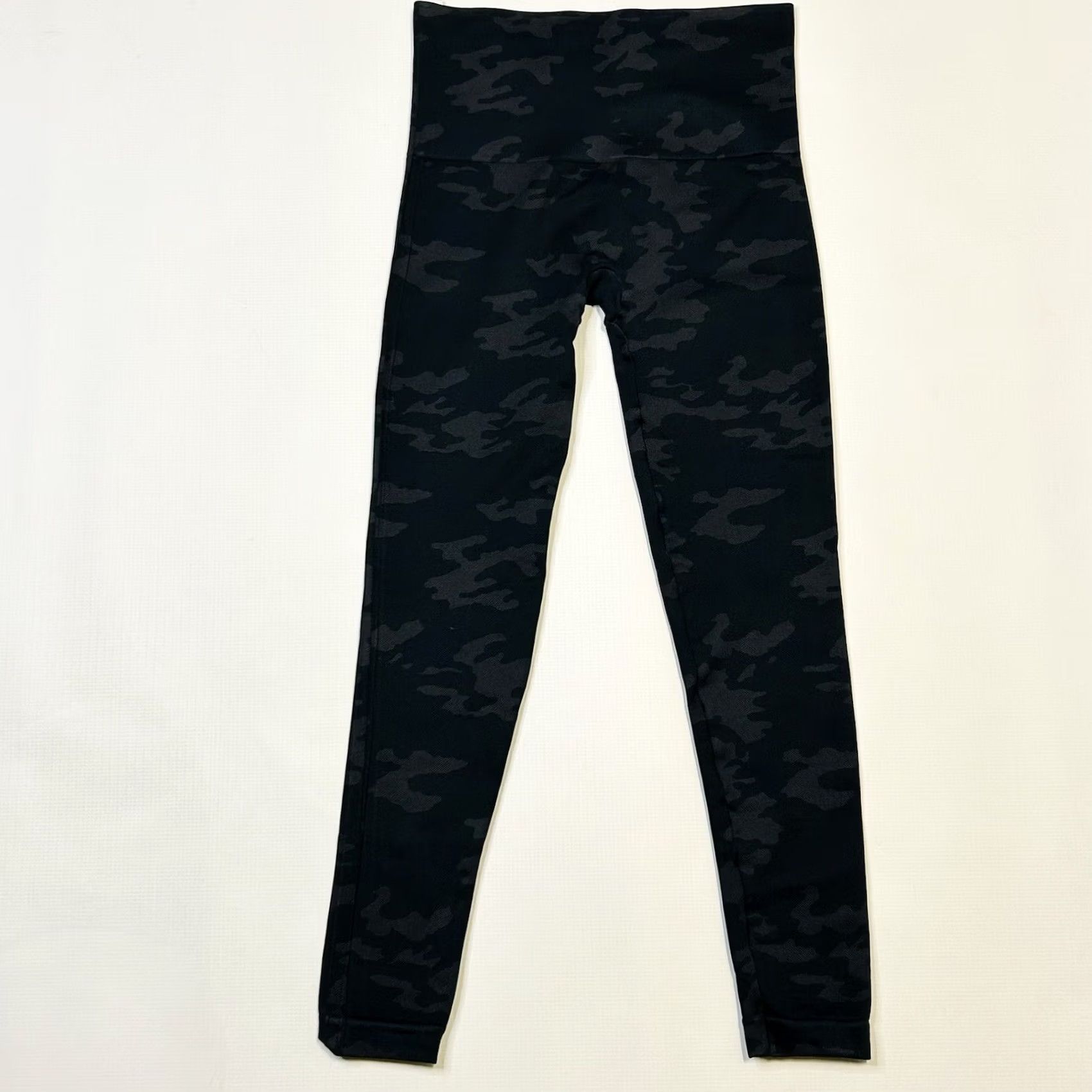 Spanx Spanx Seamless Leggings Women's Size M Black Grey Camo Ankle 25in Inseam Slim Stretch Regular Yoga Activewear Casual Size 32" / US 10 / IT 46 - 3 Thumbnail