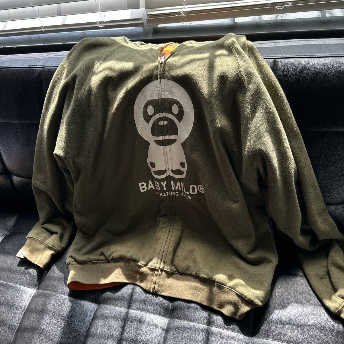 vintage 2002 Xmas milo design sweat