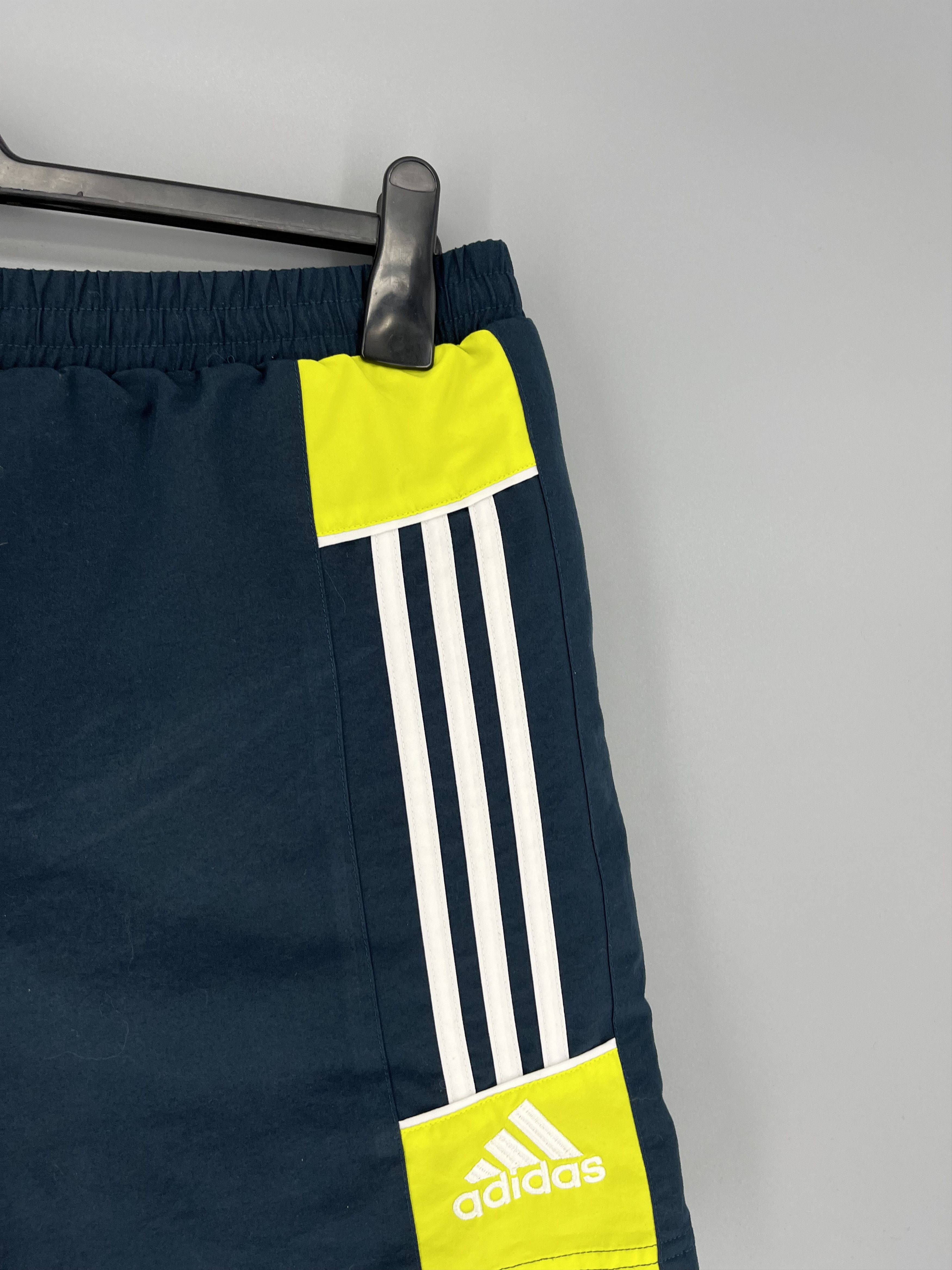 Adidas × Vintage Vintage Y2K Adidas Stripes Shorts Streetwear Fashion Size US 34 / EU 50 - 5 Thumbnail