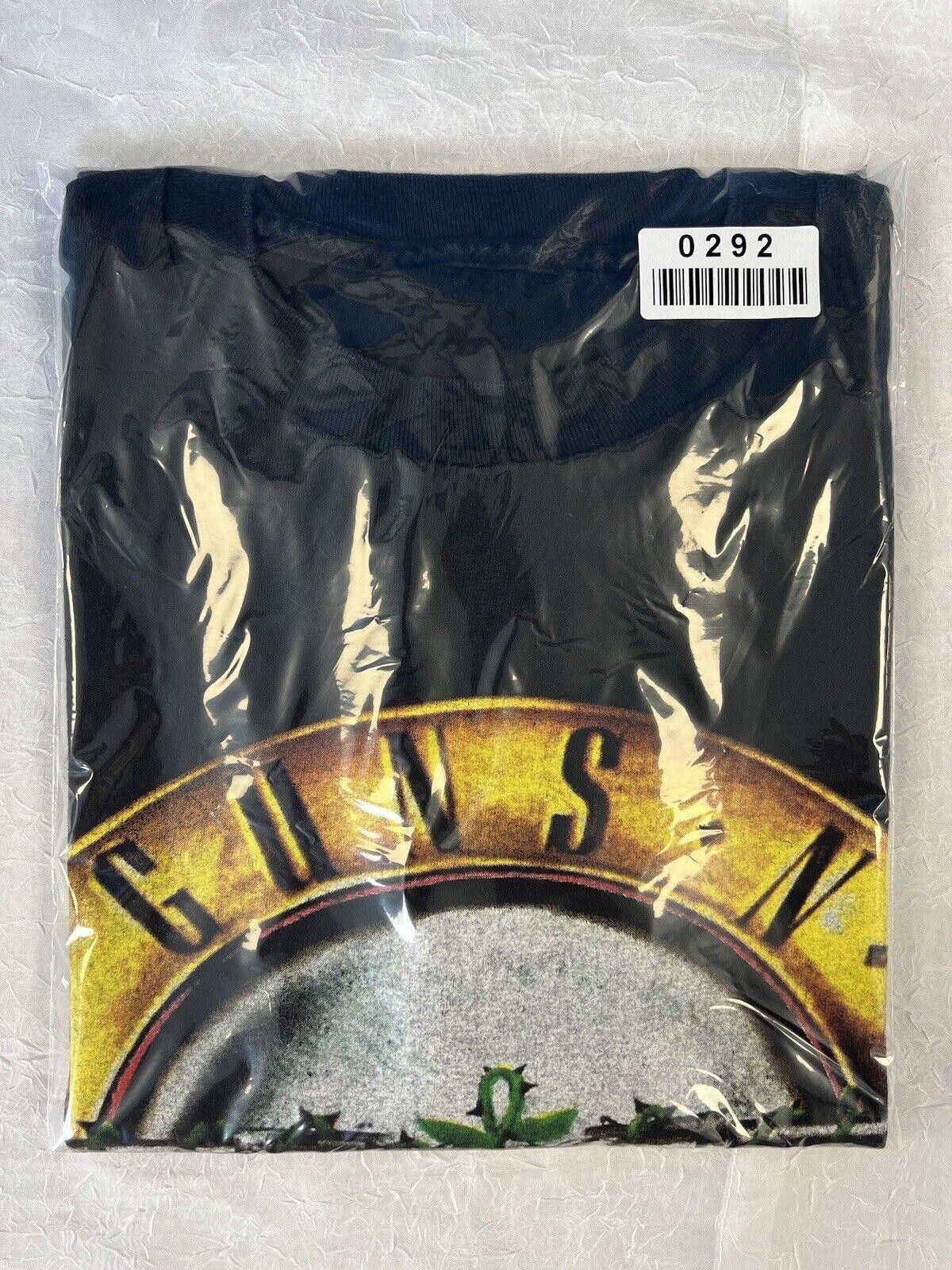 Designer Authentic Guns N' Roses 2017 Tour T-Shirt Mens L Band Tee Size US L / EU 52-54 / 3 - 7 Thumbnail
