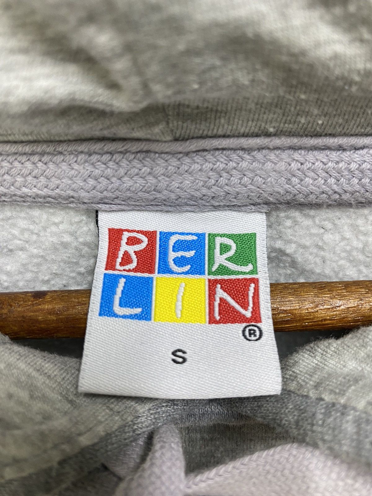 Vintage Berlin Germany Hoodie Big Logo Pullover Grey Size Small Size US S / EU 44-46 / 1 - 8 Thumbnail