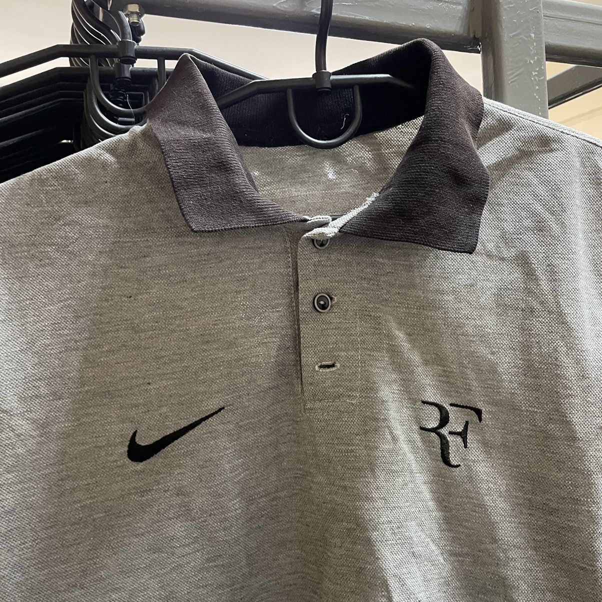 Nike × Vintage Distressed collar Nike Roger Federer Wimbledon Polo Te Shirt Size US M / EU 48-50 / 2 - 2 Thumbnail