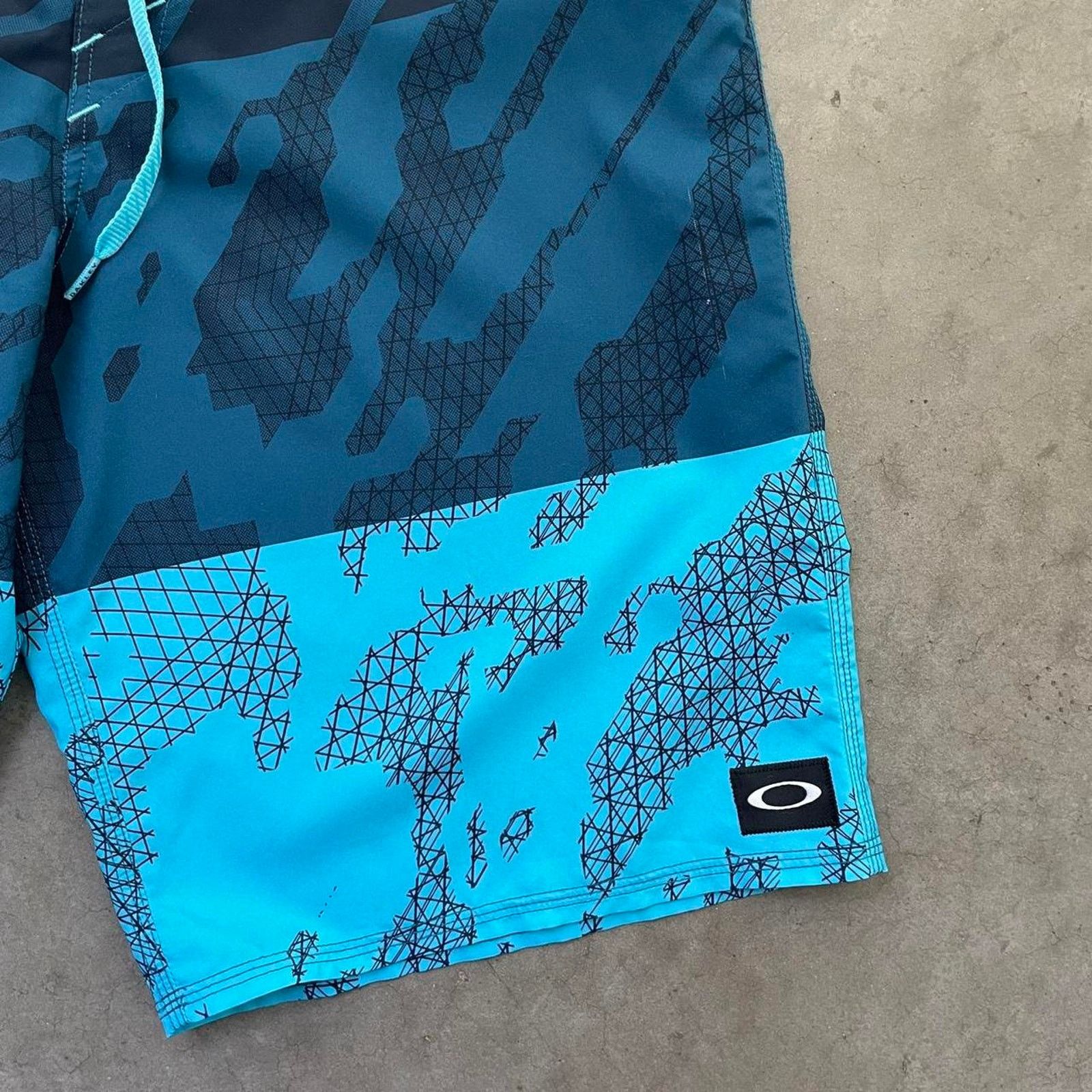 Oakley Oakley Blue Patterned Swim Shorts Size US 32 / EU 48 - 3 Thumbnail