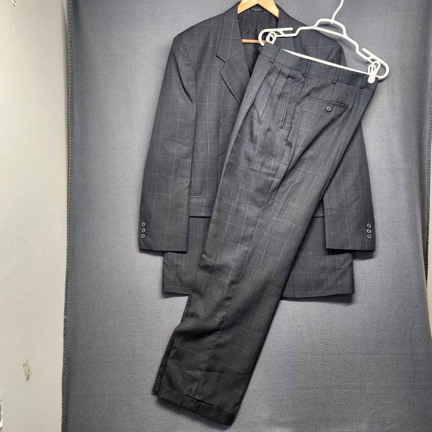 Vintage VINTAGE? Gianni Vironi Mens Gray Suit 42L 33W Windowpane Plaid Jacket Pants Pleated Cuff 2 Piece Suit Mens Size 42R - 2 Thumbnail