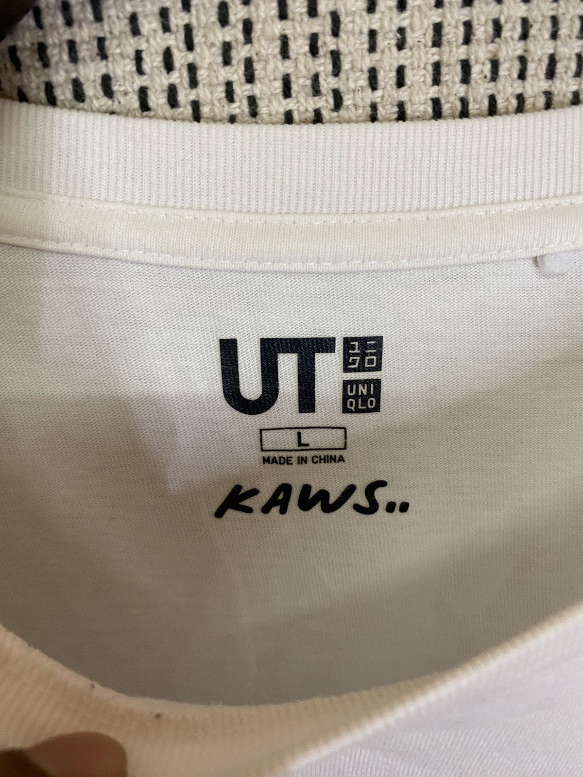 Kaws × Uniqlo 🔥Big size🔥kaws x uniqlo tshirt very rare Size US L / EU 52-54 / 3 - 2 Thumbnail