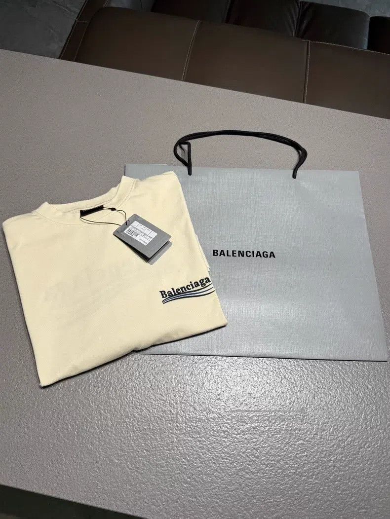 Balenciaga Balenciaga Embroidered Cola Logo Off-White Round Neck Shor Size US S / EU 44-46 / 1 - 3 Thumbnail