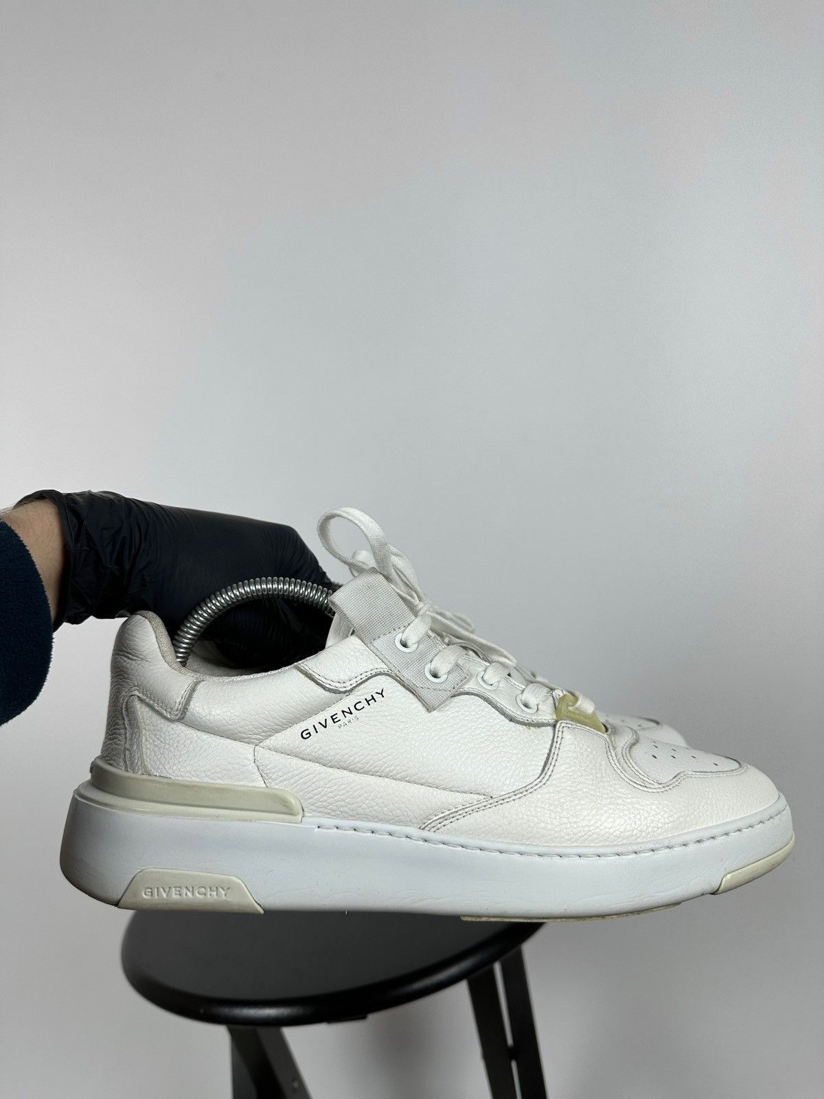 Givenchy Givenchy Wing Low Top White Sneakers Size US 8 / EU 41 - 11 Thumbnail