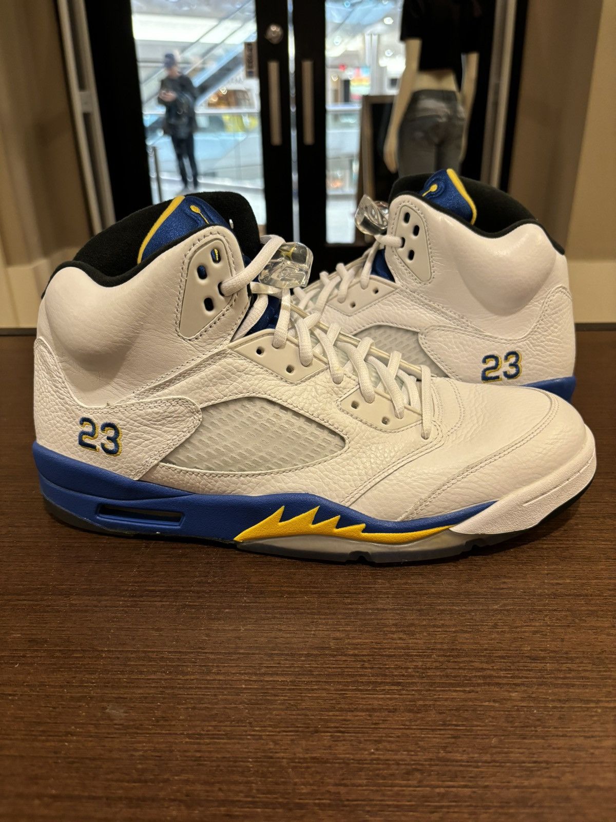 Jordan 5 laney white on sale