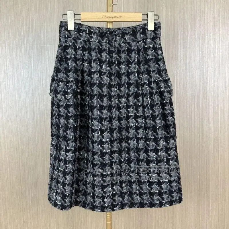 Chanel Chanel Colorblock Wool Midi Skirt . Size 26" / US 2 / IT 38 - 1 Thumbnail