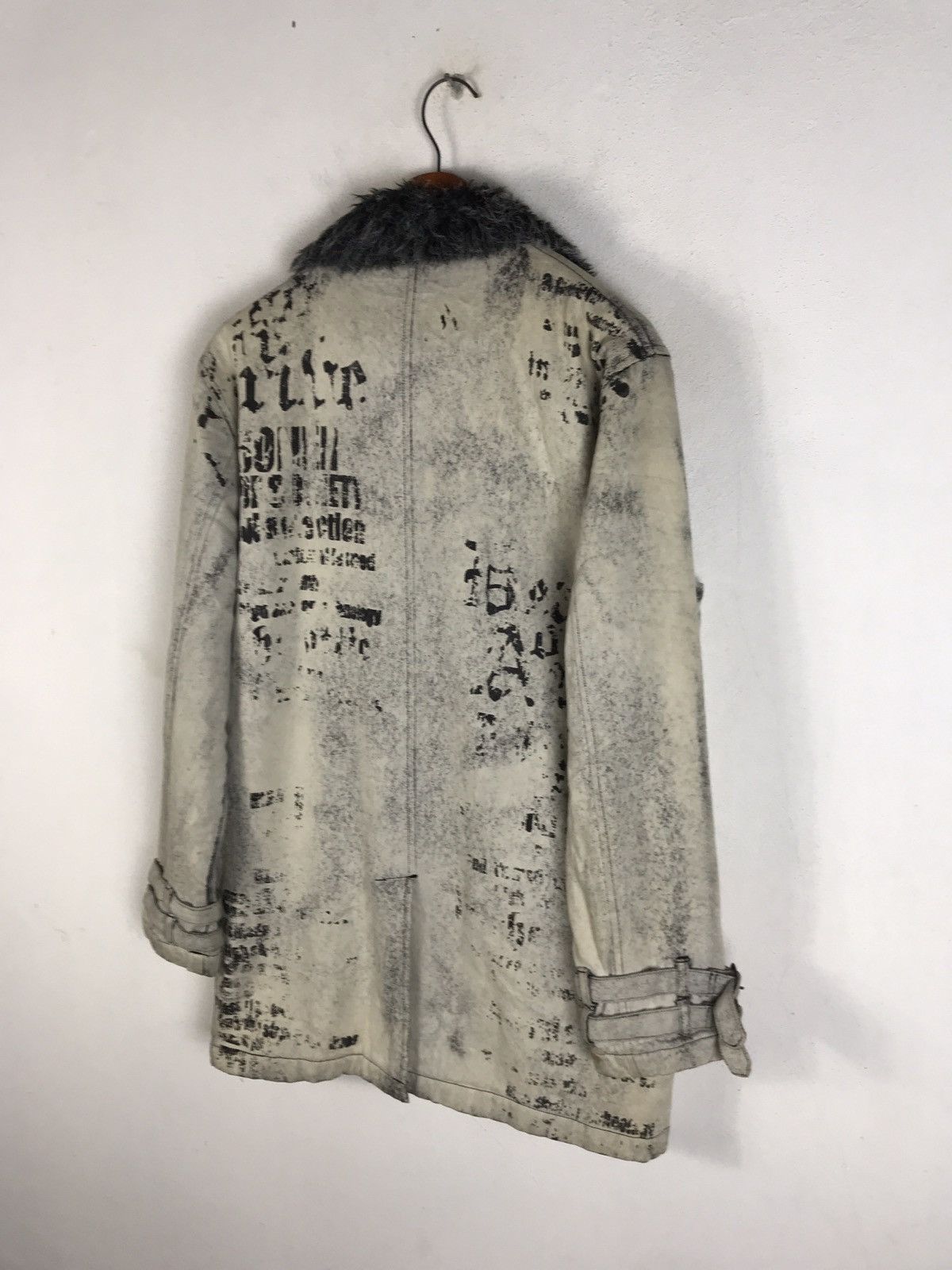 In The Attic IN THE ATTIC Punk Grunge Distressed Graffiti Faux Fur Jacket Size US M / EU 48-50 / 2 - 12 Thumbnail