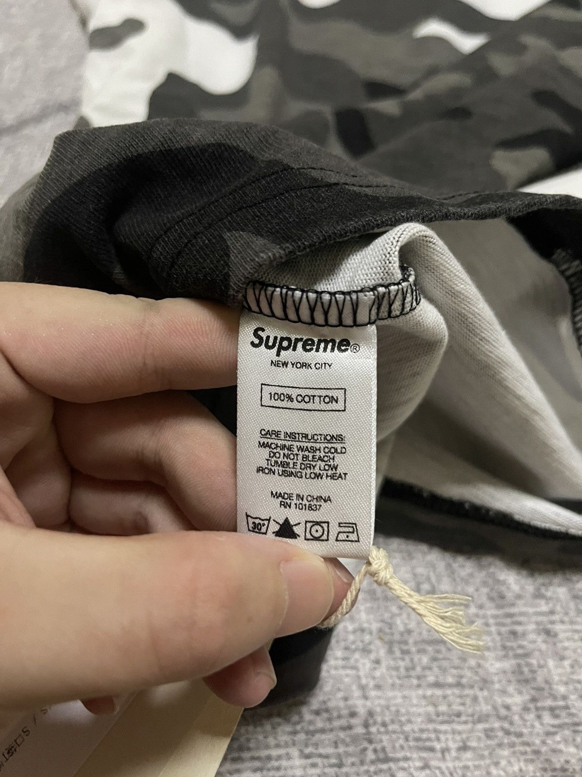 Supreme Supreme snow camo fw18 pocket tee Small size Size US S / EU 44-46 / 1 - 5 Thumbnail