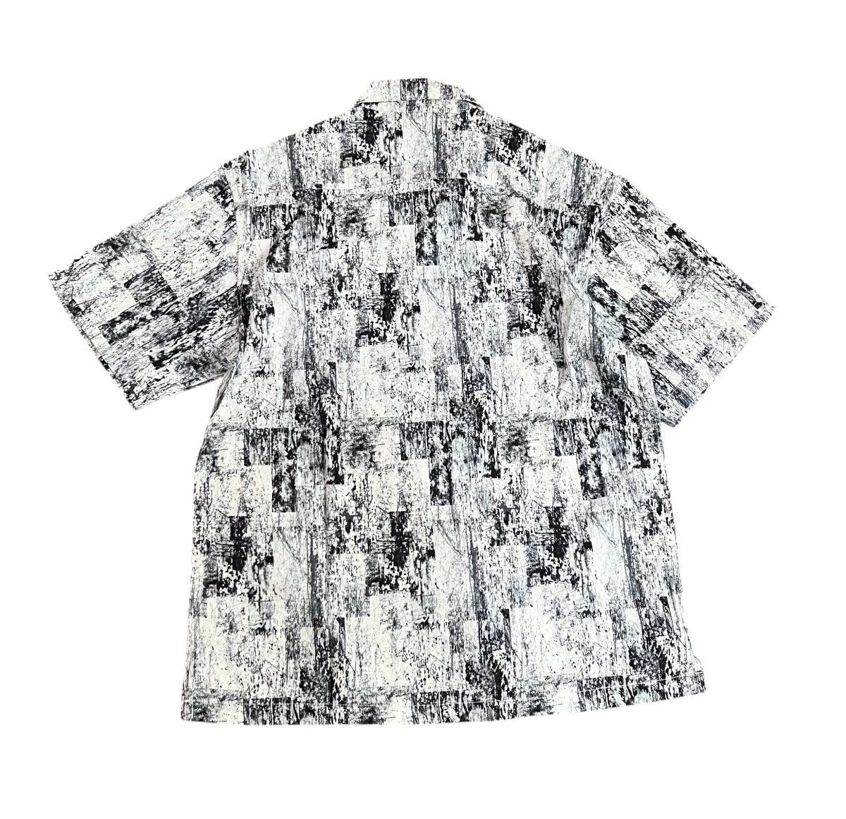 Katharine Hamnett London TAX FREE 🇺🇸 katharine hamnett abstract printed camp shirt Size US S / EU 44-46 / 1 - 6 Thumbnail