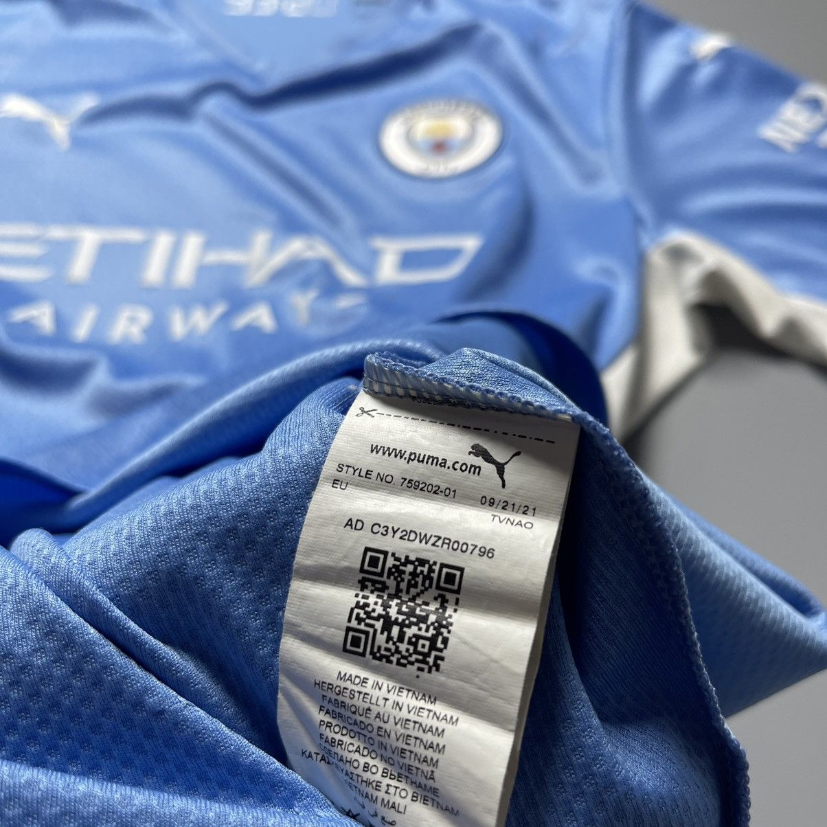 Puma MAN CITY PUMA 2021/2022 FOOTBALL HOME JERSEY #26 MAHREZ Size US XL / EU 56 / 4 - 16 Thumbnail