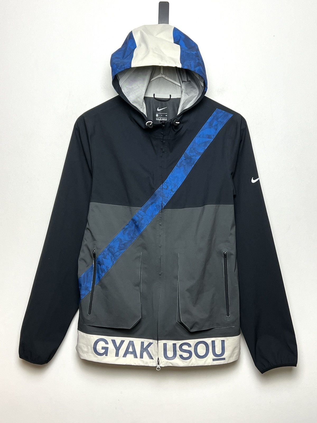 This Nike x Undercover Gyakusou tech jacket s-m