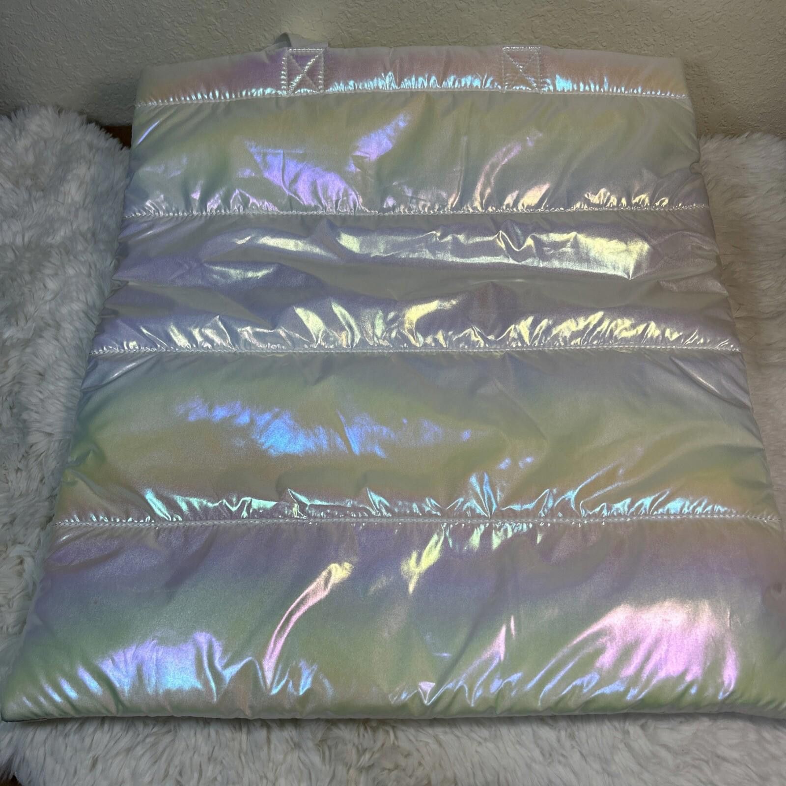 Designer BATH & BODY WORKS WHITE IRIDESCENT PUFFER TOTE BAG Size ONE SIZE - 7 Thumbnail