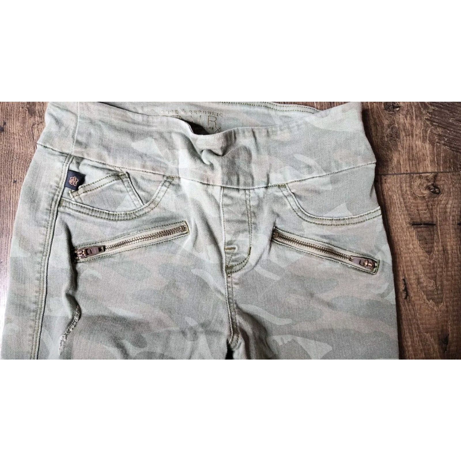 Vintage Vintage Rock & Republic Women's Camouflage Jeggings Midrise Pull-On Size 12 Slim Stretch Green Size 34" / US 12 / IT 48 - 2 Thumbnail