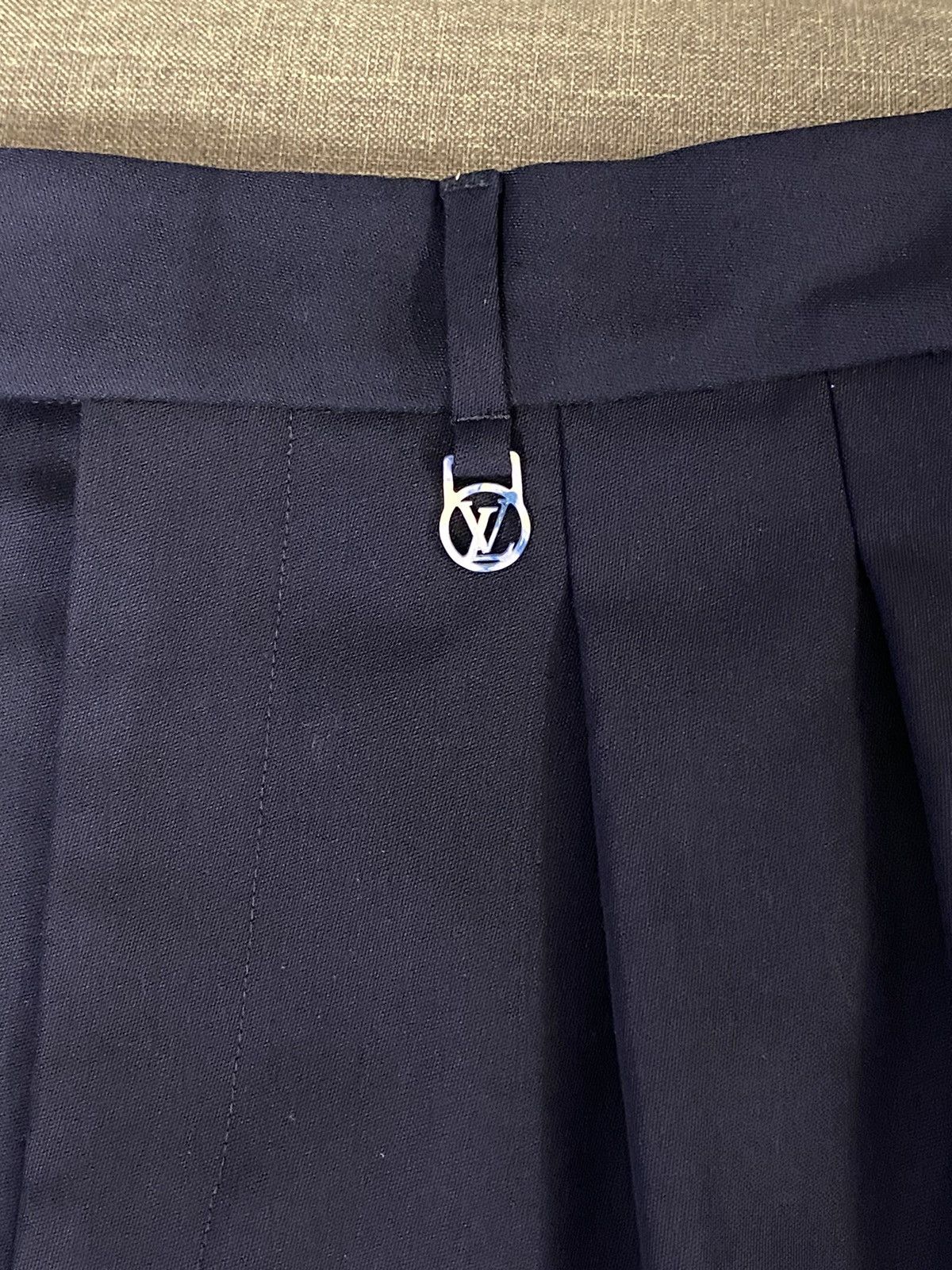 Louis Vuitton Louis Vuitton navy pleated shorts 40 Size US 30 / EU 46 - 4 Thumbnail