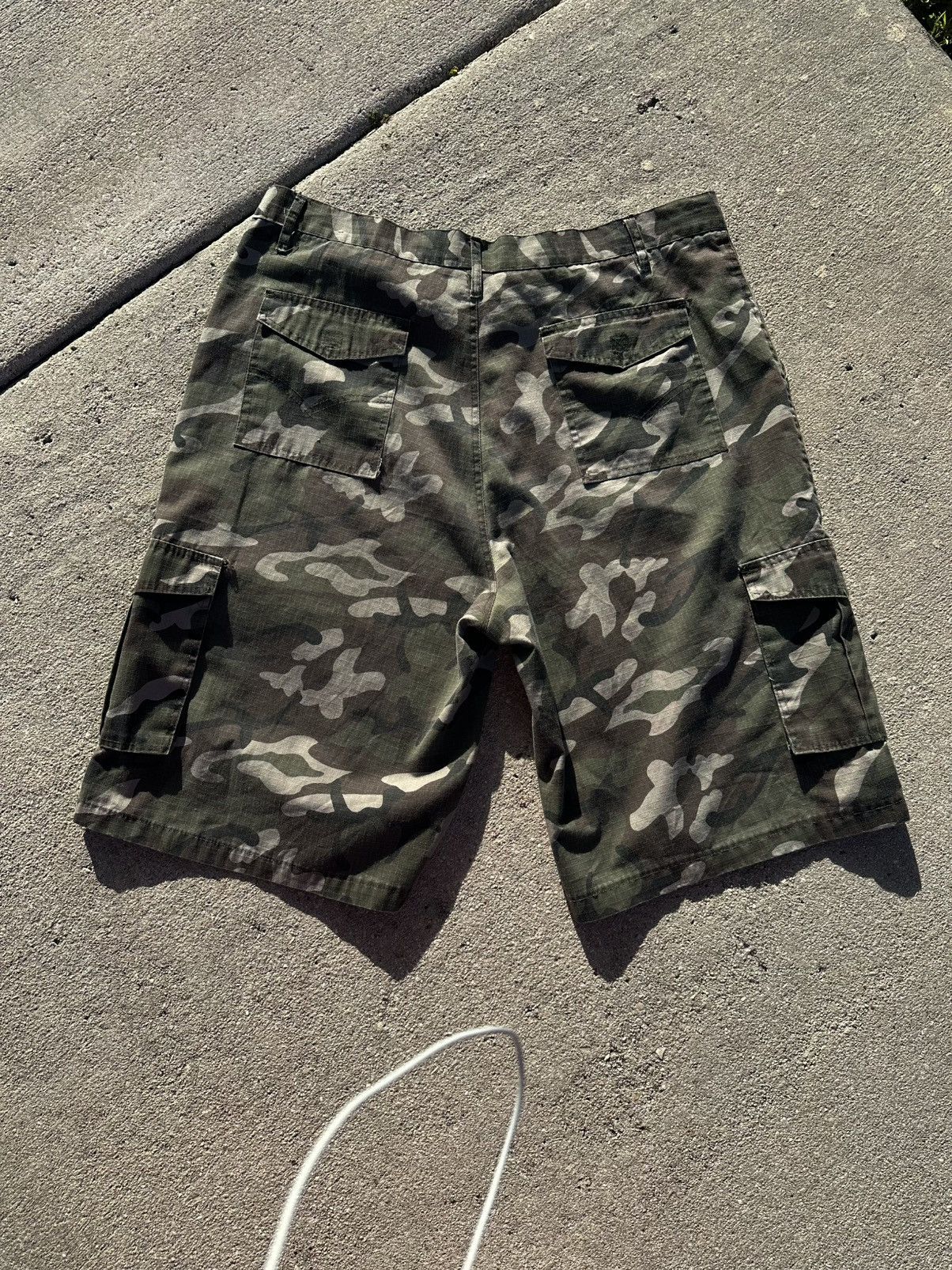Vintage Vintage camo shorts Size US 38 / EU 54 - 1 Thumbnail