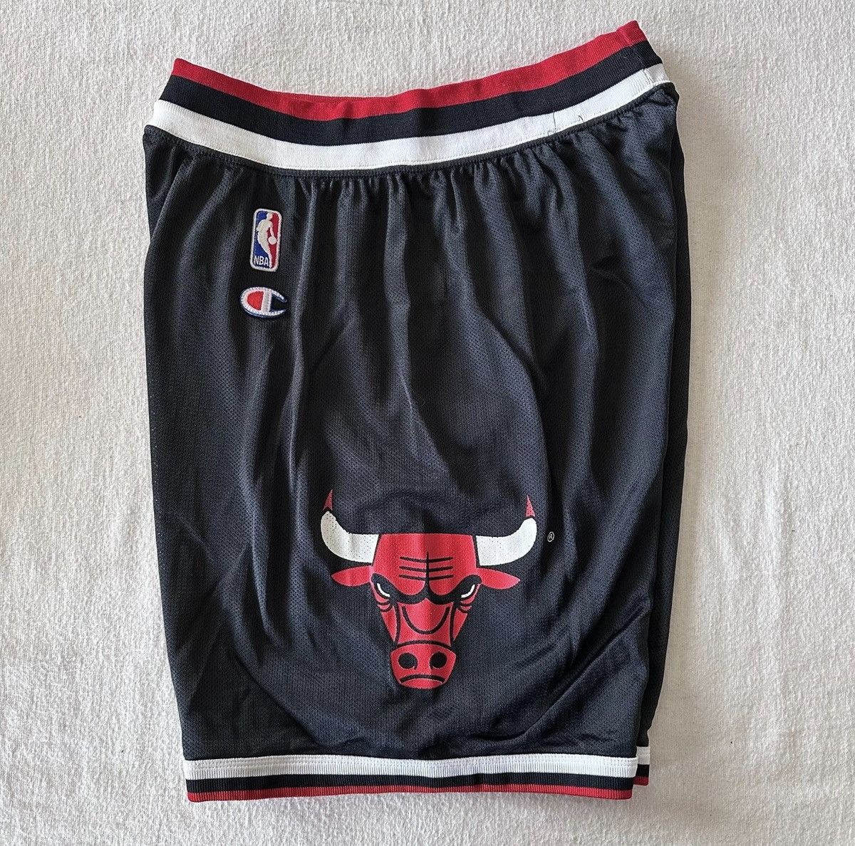 Champion Chicago Bulls Black Champion Shorts NBA 36/38 L NO Pocket Size US 36 / EU 52 - 4 Thumbnail