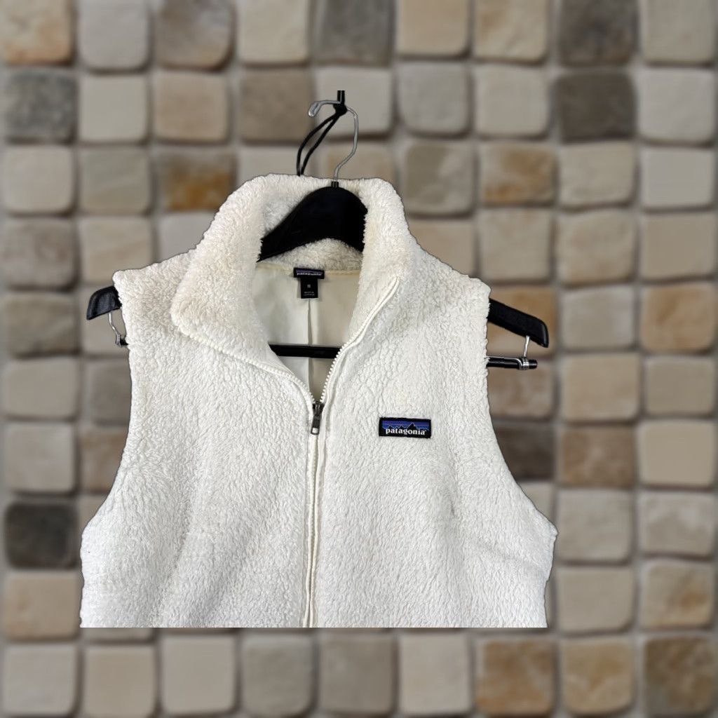 Patagonia Patagonia Los Gatos Vest Womens M White Sherpa Fleece Full Zip Lined Thermal Sleeveless Pockets Size M / US 6-8 / IT 42-44 - 1 Thumbnail