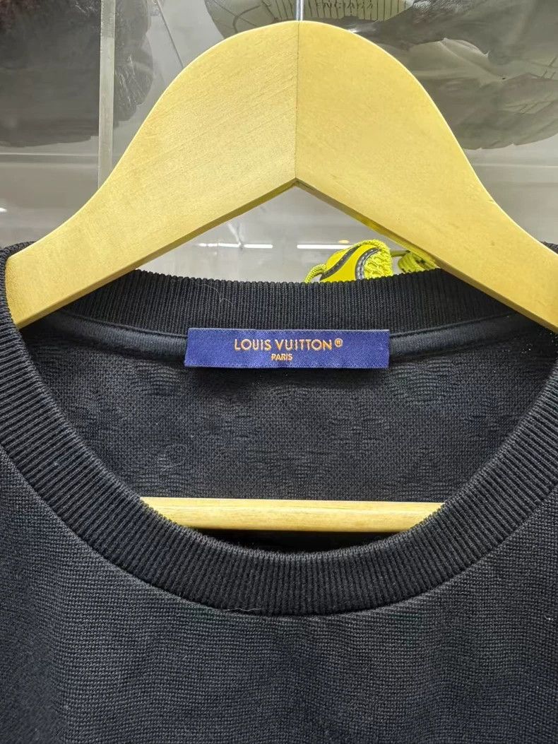 Louis Vuitton Louis Vuitton Solid chest pocket crewneck short sleeve T-s Size US XL / EU 56 / 4 - 3 Thumbnail