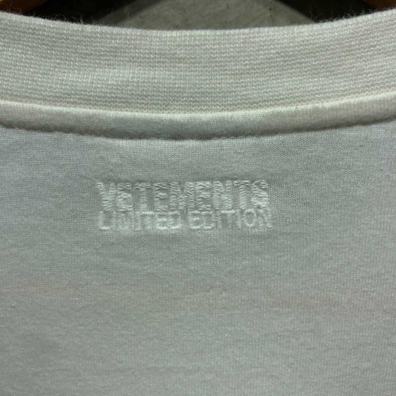Vetements Vetements “Friends” Parody Tee Size US L / EU 52-54 / 3 - 5 Thumbnail