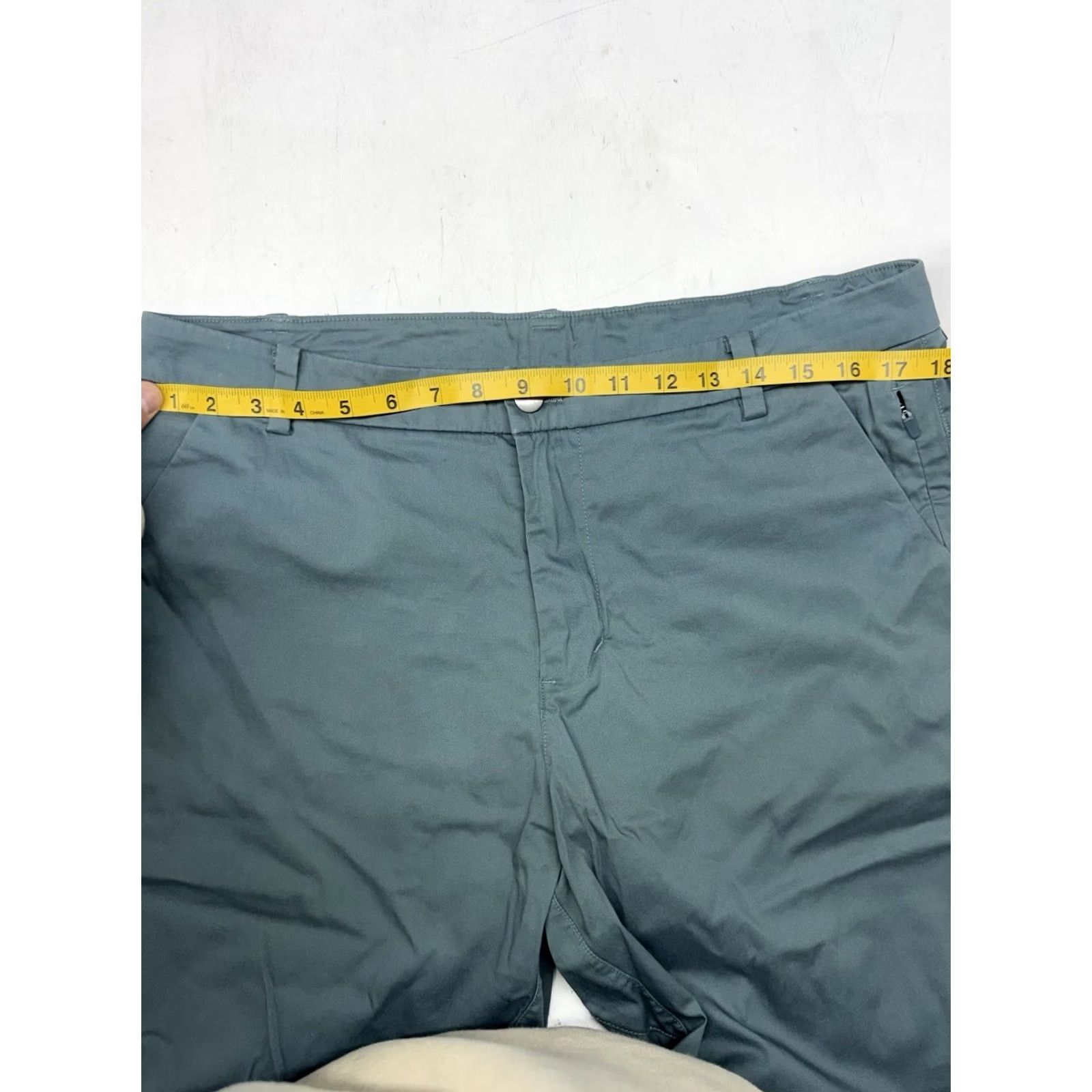 Lululemon lululemon Commission Pant Classic Mystic Green Mens 34x33 Golf Performance Chino Straight Leg City Preppy 90s? Size US 34 / EU 50 - 4 Thumbnail